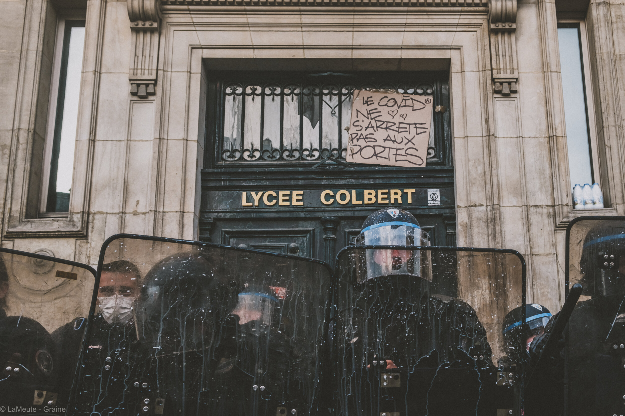 Au lycée Colbert à Paris, le virus ne s’arrête pas aux portes