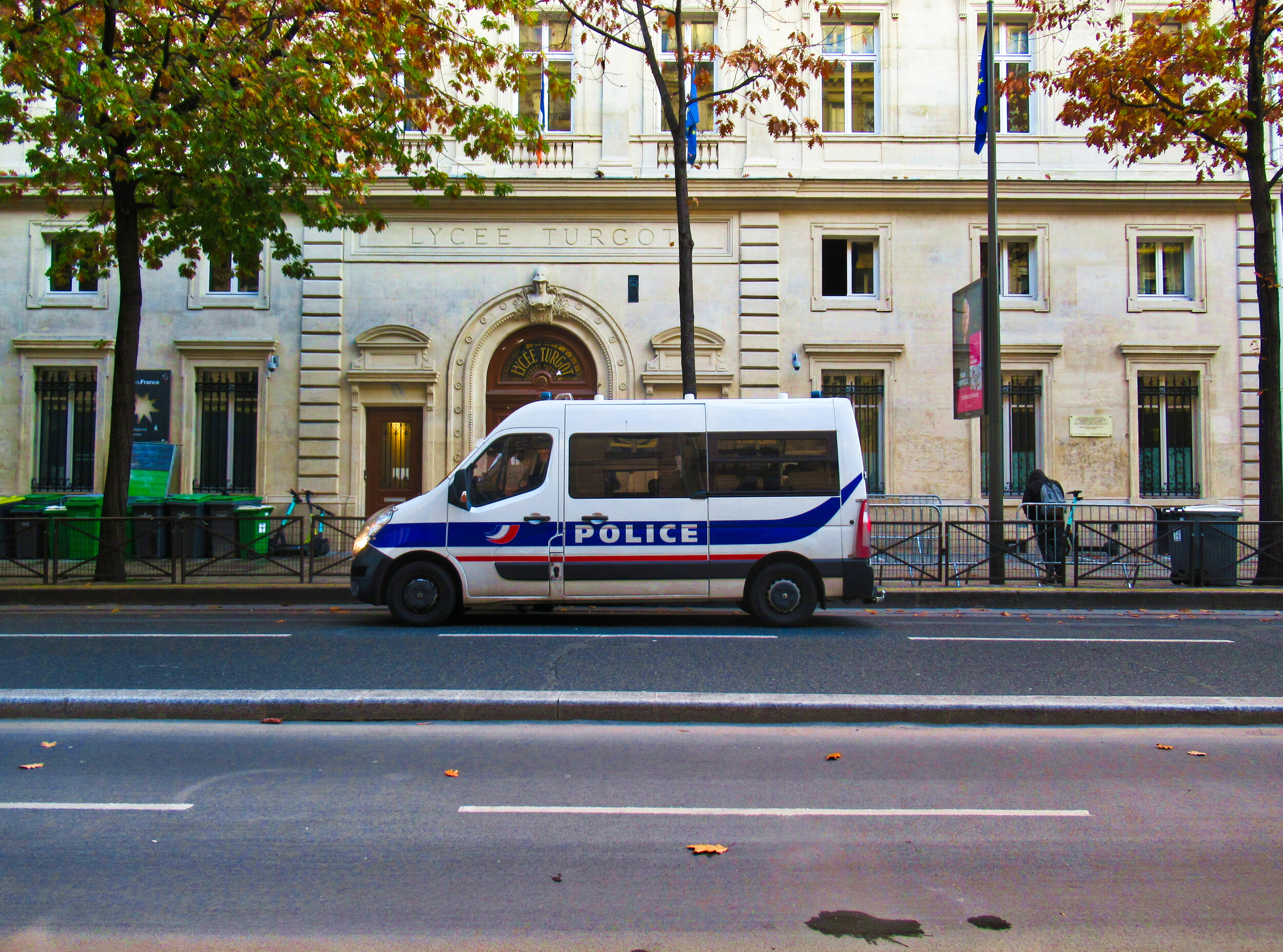 Blocus des lycées : " À 15 ans, on connaît déjà les violences policières"