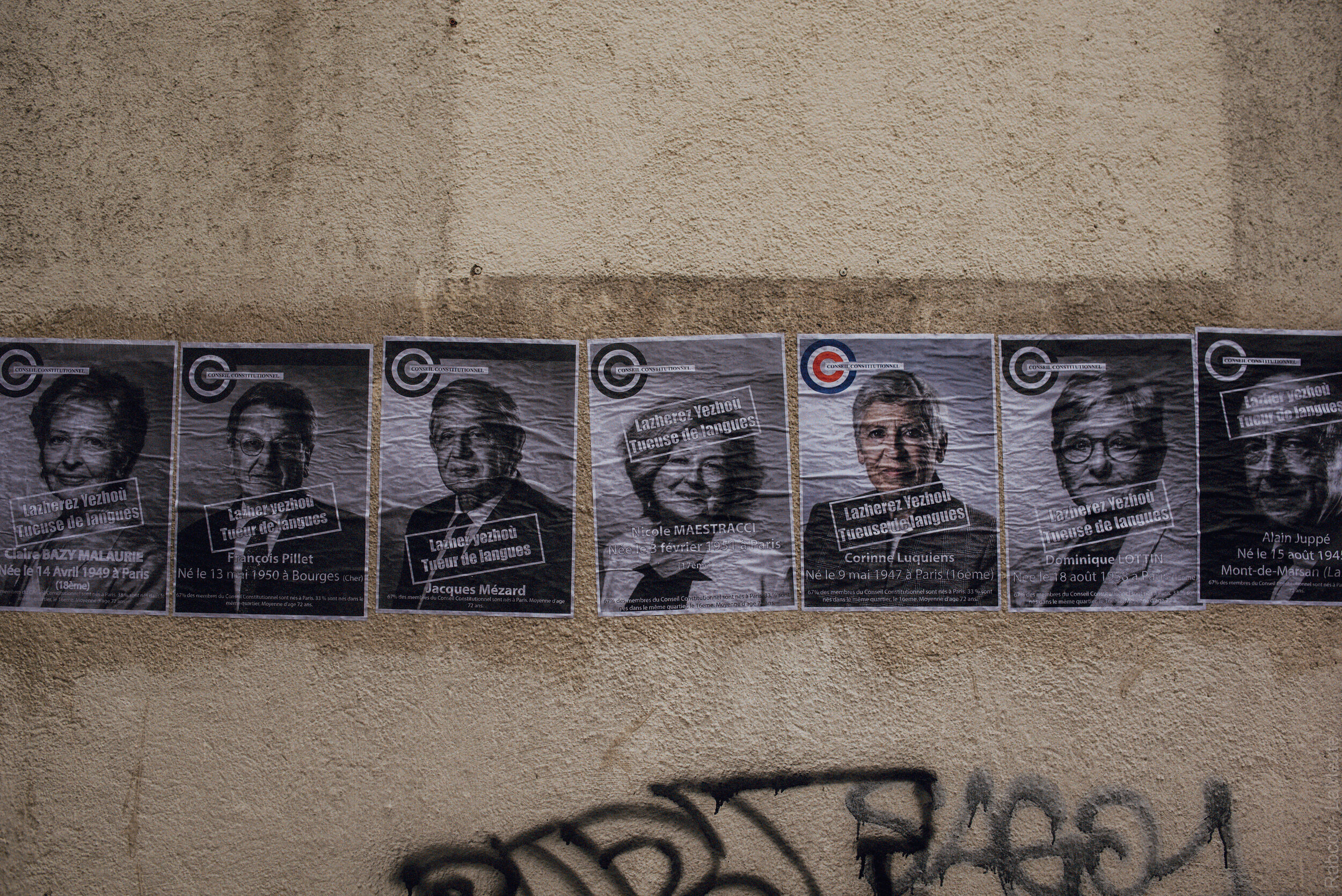  Les affiches des membres du conseil d’état qui ont voté la censure des 2 articles contre la loi Molac sont affiché sur les murs de Guingamp. 