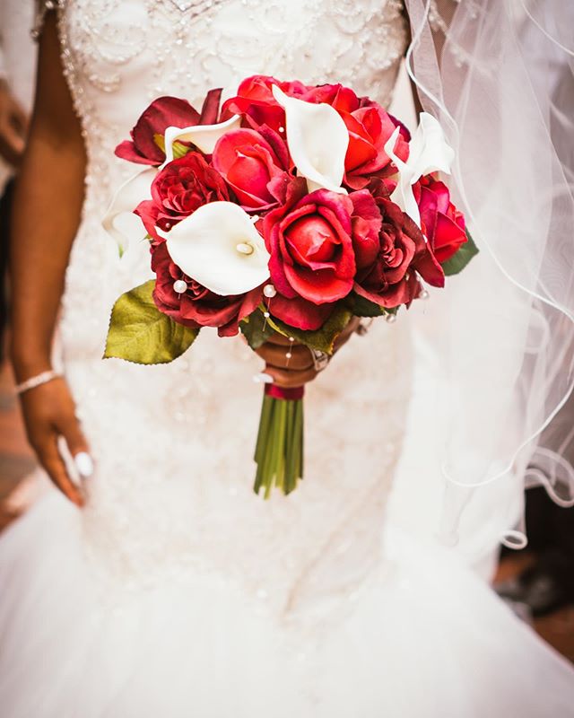 Wedding Days With The Team Capturing The Bouquet 💐 | Ellicott City, MD | 📸: @weddings_by_hendrix