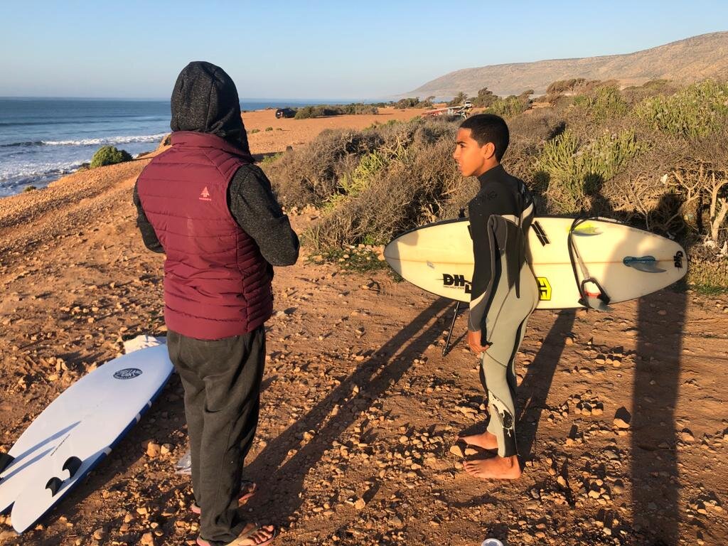 Surf check at Desert Point