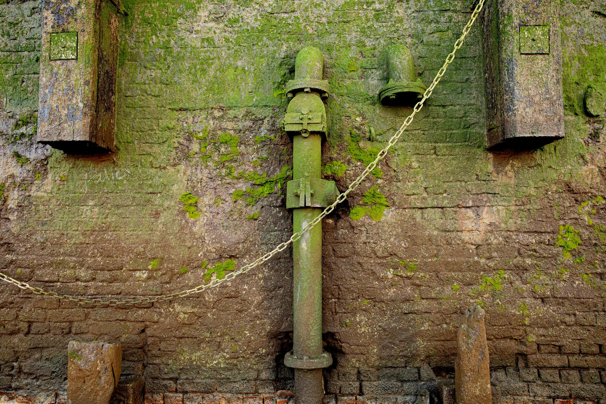 THE THAMES AT LOW TIDE