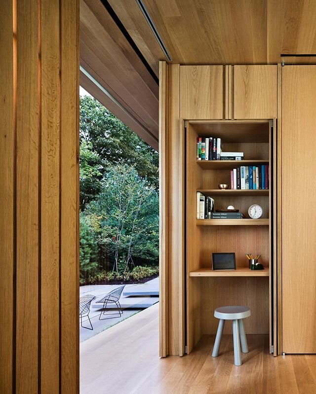 A space for productivity.

Design Credit: @desaichiaarchitecture.
.
.
.
.
.
#design #designbuild #newyork #home #woodworking #wood #workspace #desk #books #study #work #custom #carpentry #custominterior #interiordesign #interiors #customhome #archite