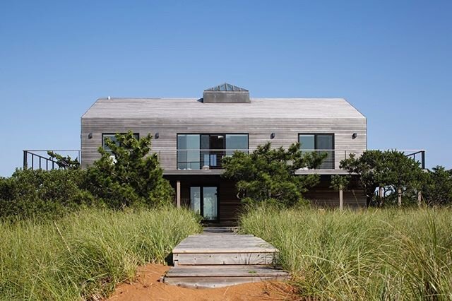 we are very excited to share that @dwellmagazine published an article about our 2018 design-build project in Montauk last week! you can find the link to the article here: https://www.dwell.com/amp/article/montauk-home-descience-lab-e529c683

#design 