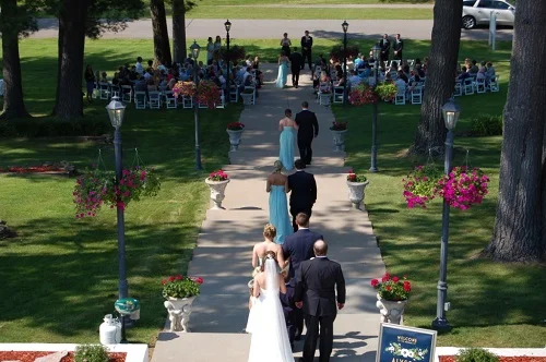 Alyssa gets hitched!