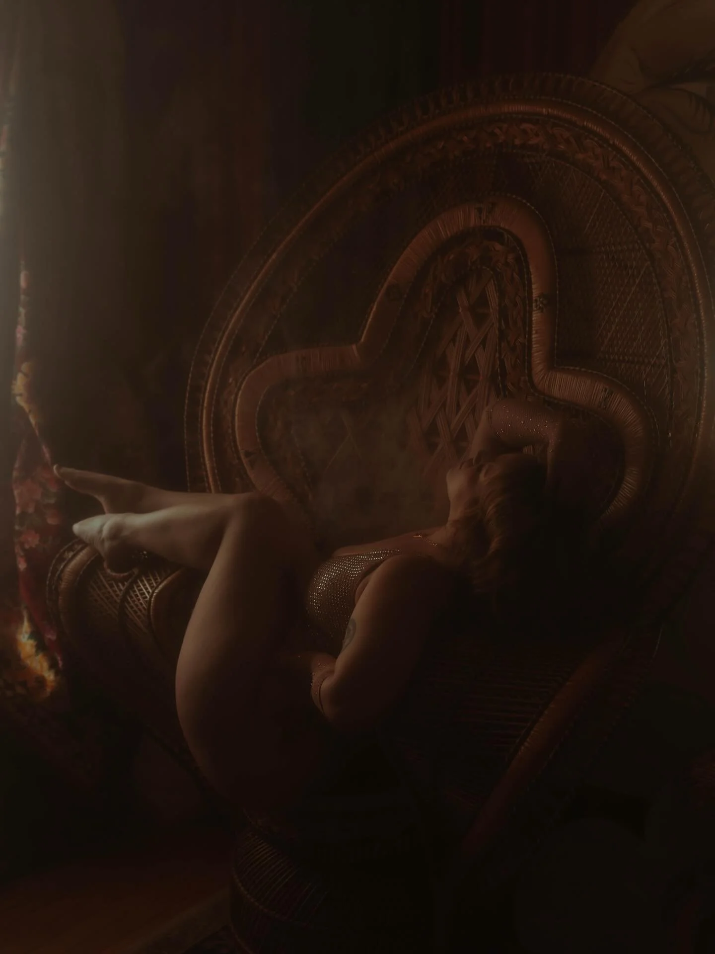 This chair brings something out in everyone.

Queen energy. Booking for May and beyond, you deserve to see yourself from a new perspective.
DM for more information