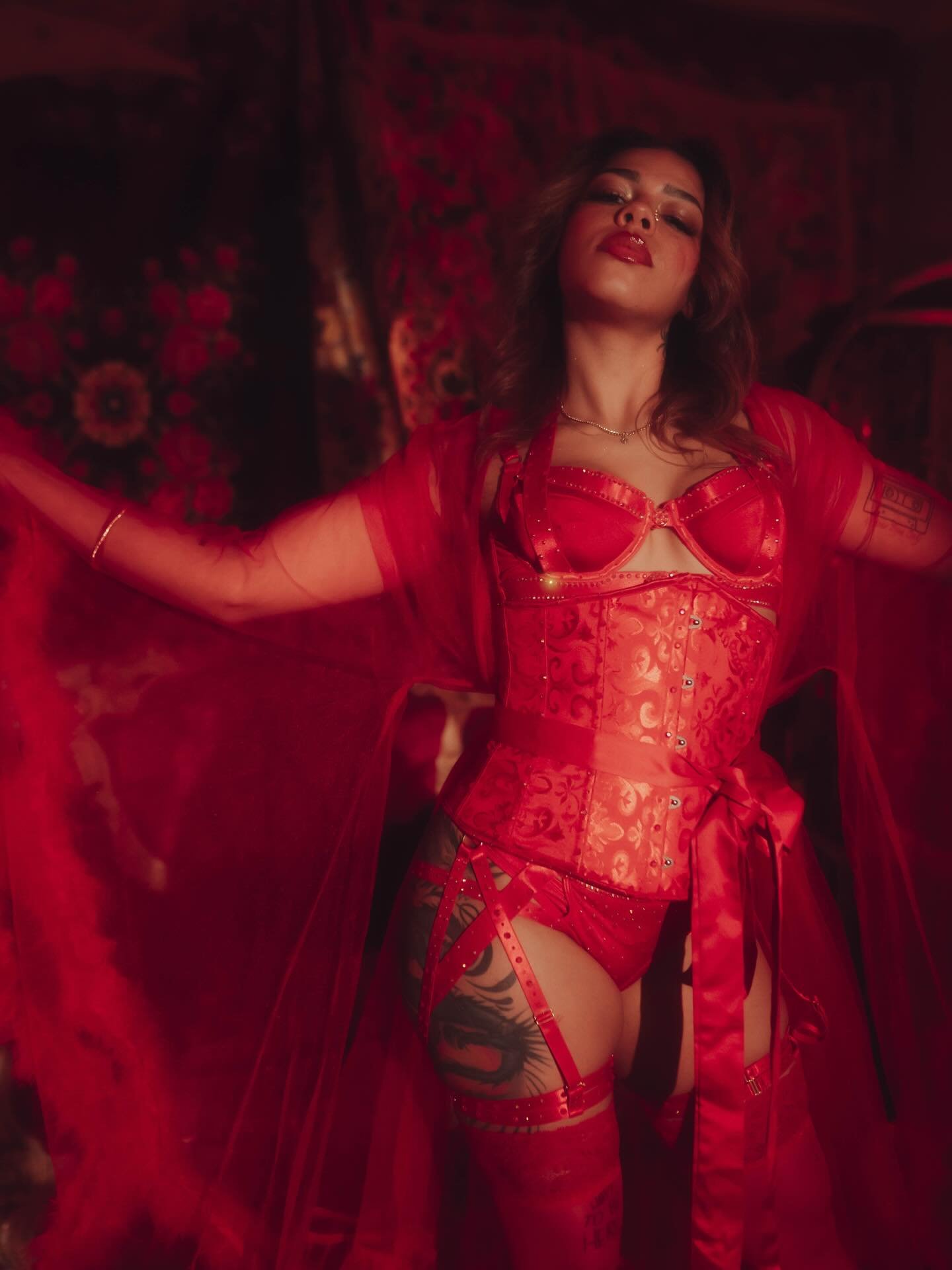 I&rsquo;m not usually one to propose to my clients but next time I see @thenotoriousnajahrei it&rsquo;s one knee on site 👉👈

Obsessed with the promo photos I took for @specialteaseburlesque this weekend! Thank you guys for breaking in my circus set