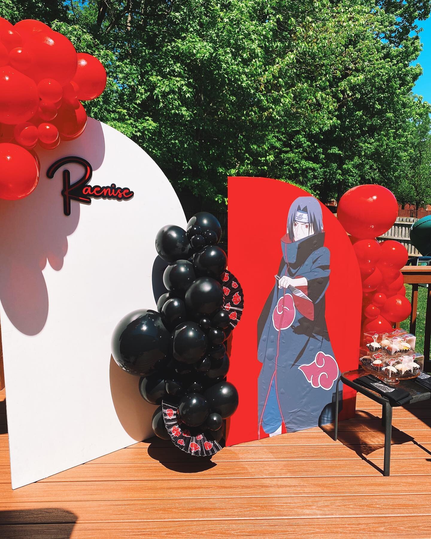 Team Itachi! Happy Birthday Raenise🖤❤️
Event styling: @papercraneparties 
Signage: @efsicreations 
#animeparty #itachitheme #paintparty #partyideas #partydecorations #sipandpaint #itachi #naturopathy #akatsuki #birthdayparty #balloonstylist #balloon