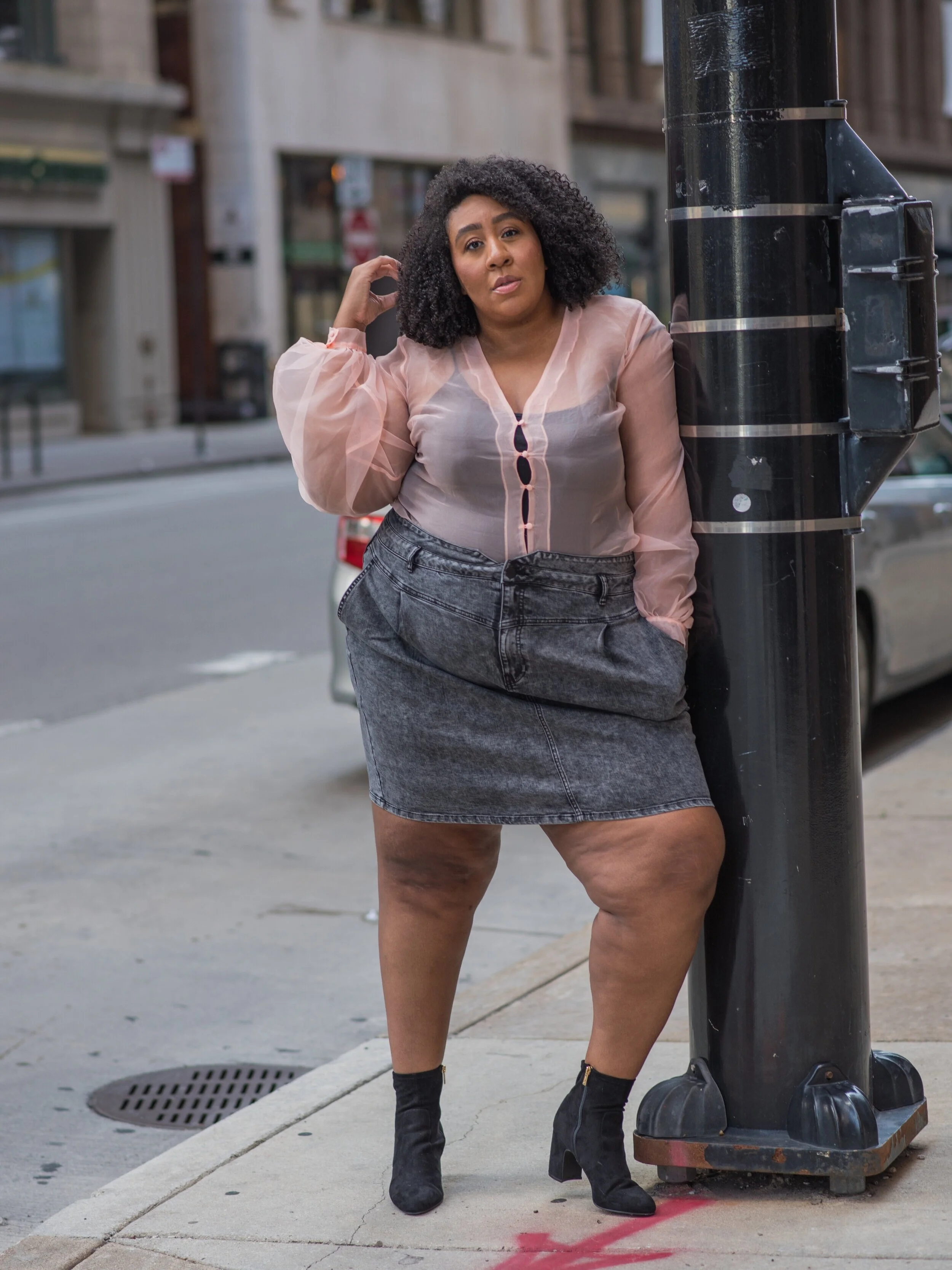 Plus size jean skirt outfit ideas top