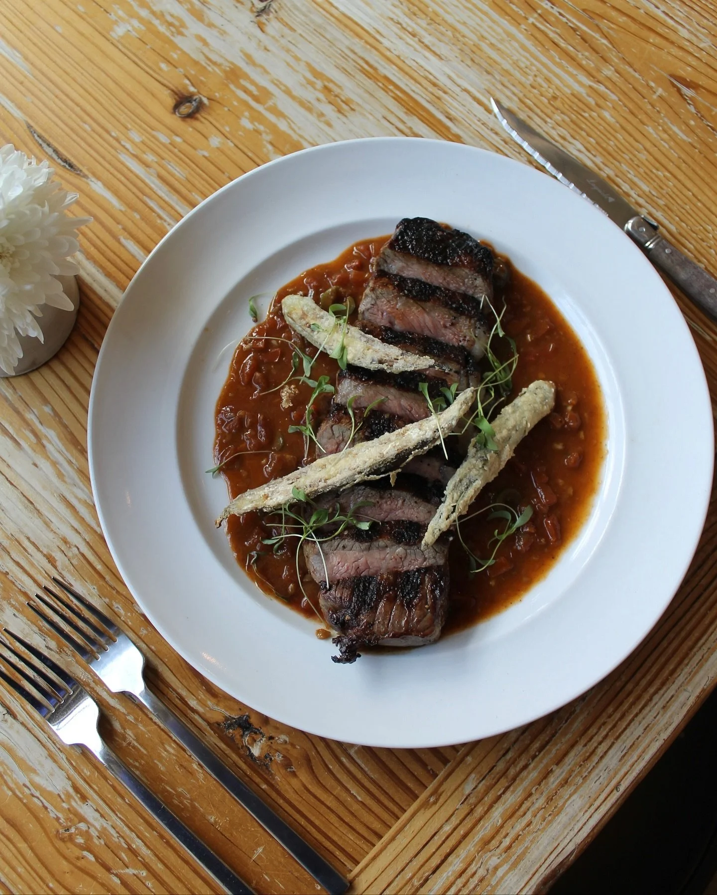New arrivals, just in time for tonight&rsquo;s service. Take a look at what&rsquo;s gracing the menu👇

Grilled NY Strip 🥩 with pizzaiola sauce and okra 

Caesar Salad 🥗 Romaine hearts, parmesan, charred jalape&ntilde;o Caesar dressing and pangratt