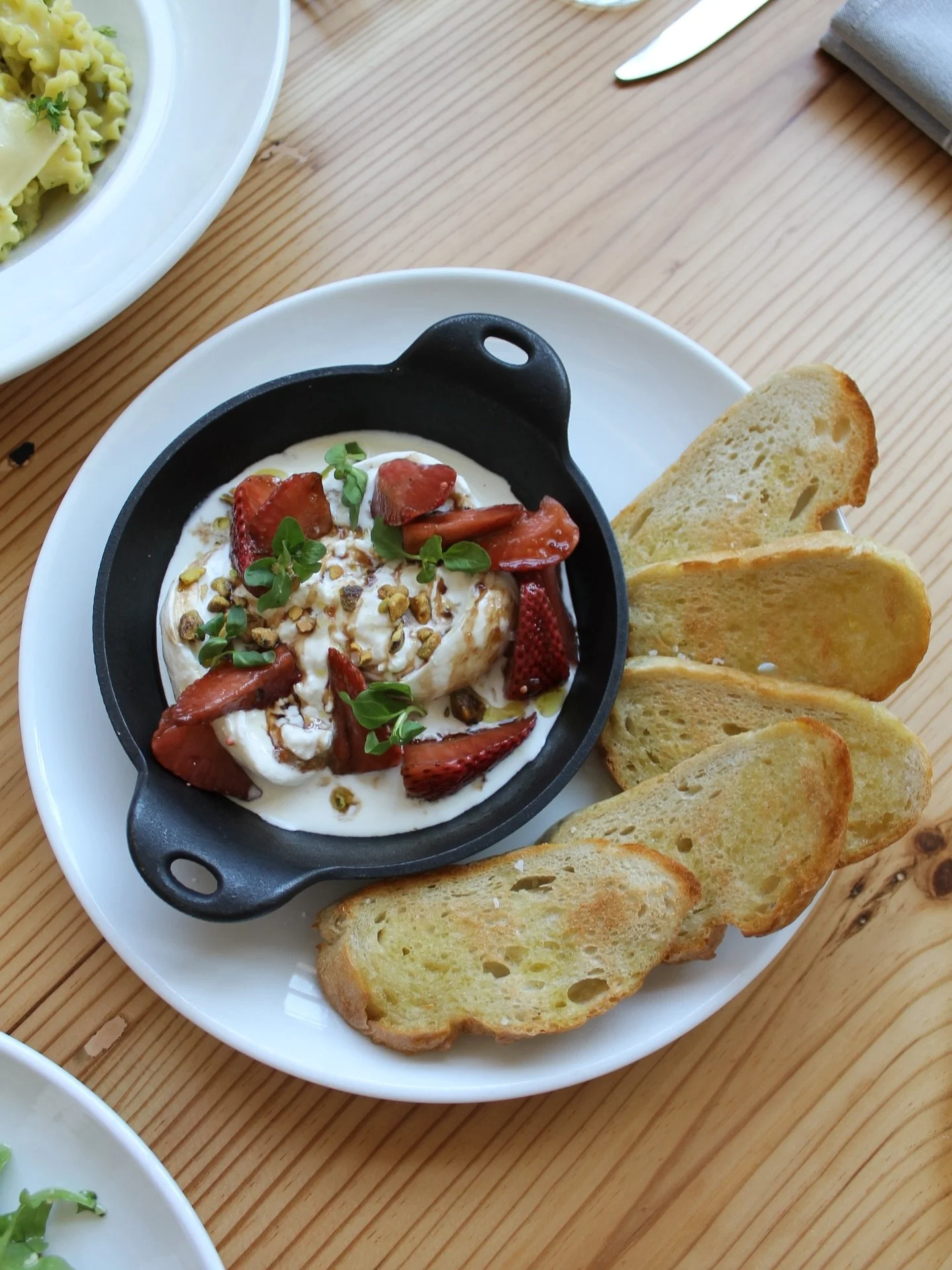 With the first official day of Spring, the menu shifts - welcoming fresh new seasonal flavors. 🌸

Smoked Burrata
Arugula Couscous Salad
Cilantro-Parsley Pesto Pasta