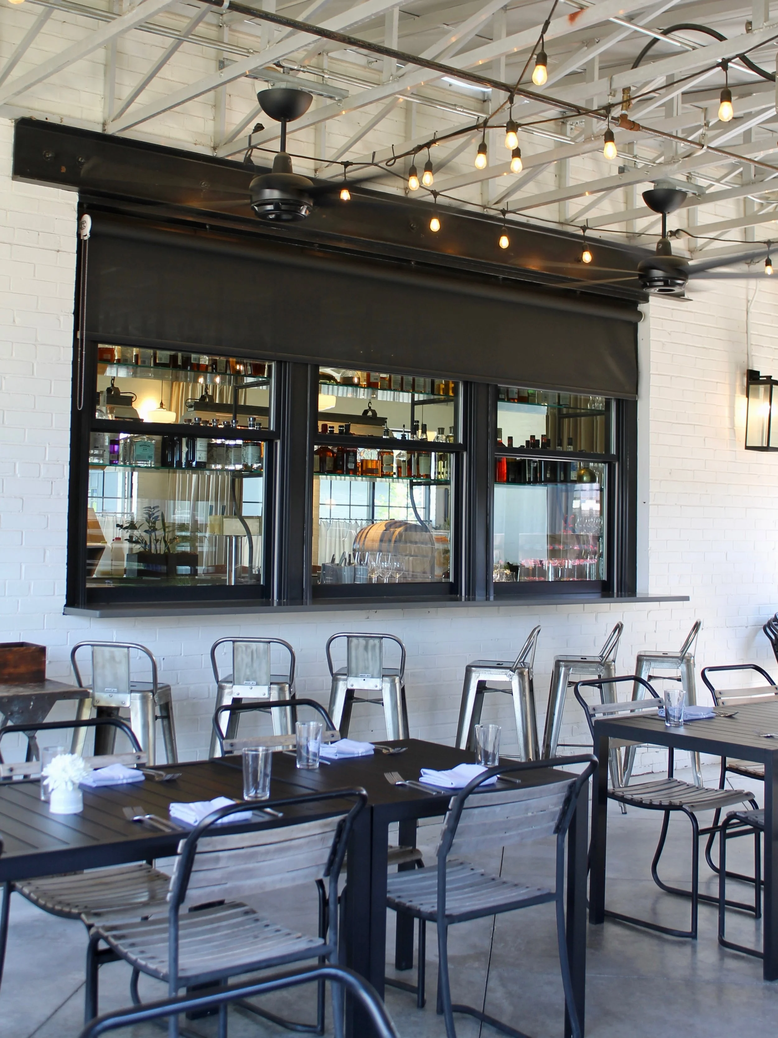Some evenings are too beautiful to not be celebrated. Gather around the table with a glass of wine, delicious meal, and your favorite people. 

Dinner 5:00 - 9:00☀️