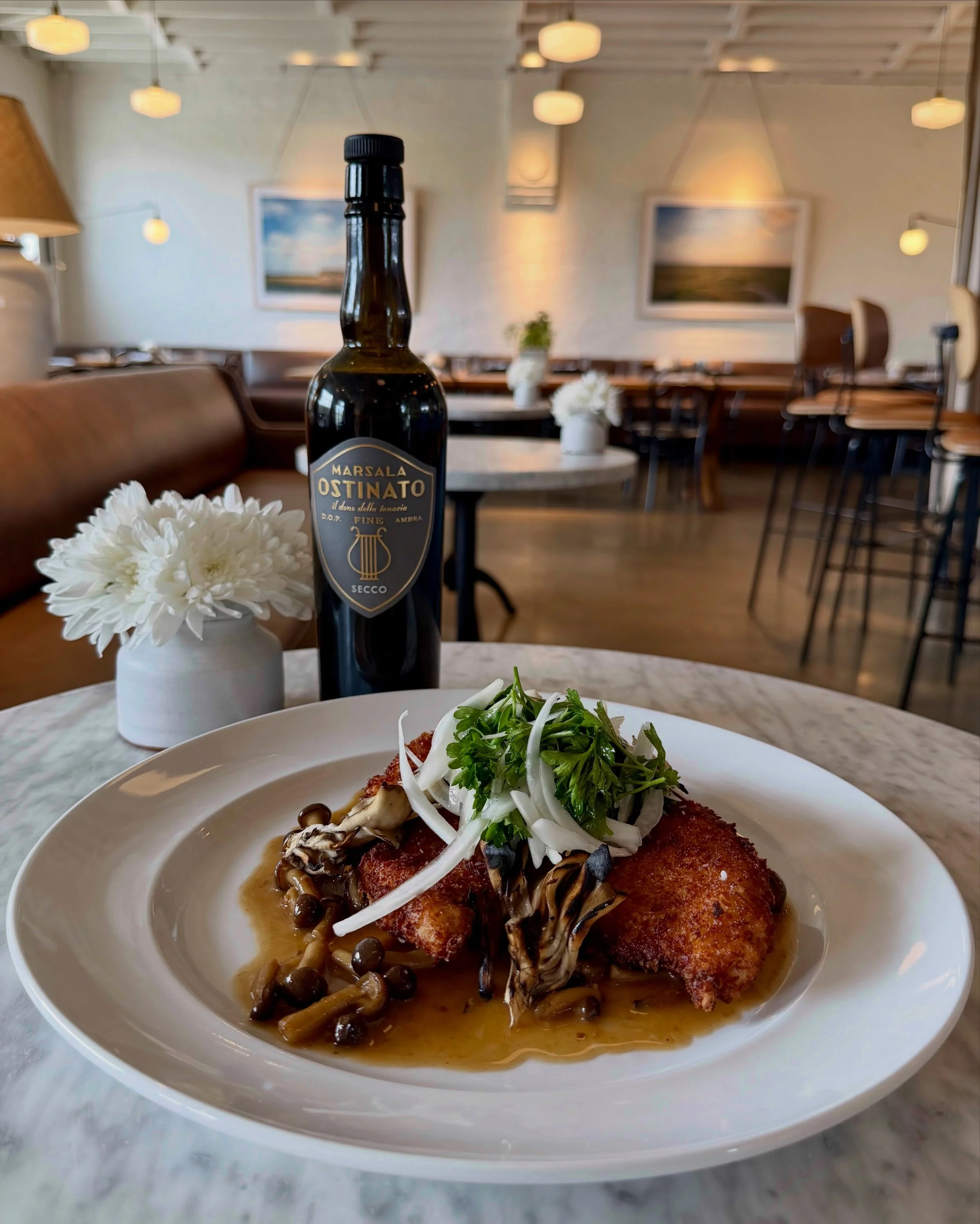 Dinner plans ✔️

No reservation? No problem. Walk-ins and curbside pick-up orders are welcome this evening.

📸 Chicken Cotoletta: marsala demi-glace, beech mushrooms, grilled maitake, spring Vidalia salad, and black truffle vinaigrette