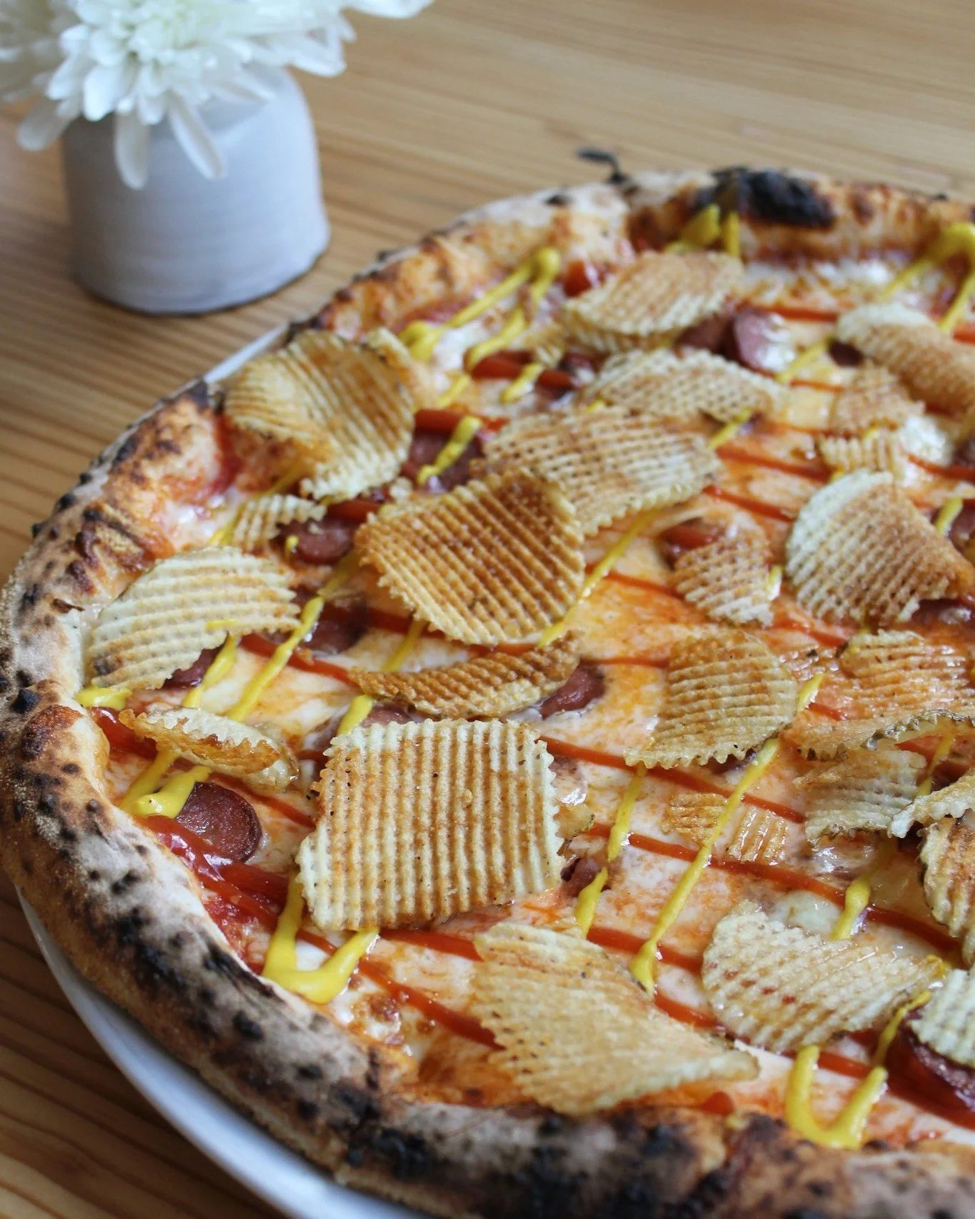 When this pizza was described as a sayonara to summer and a warm welcome to the colder months ahead, we knew it was going to be good!

La Americana⬩Waygu beef hot dog, mozzarella, waffle chip, spicy ketchup, and mustard

Add a @peachstatelite  Ale on