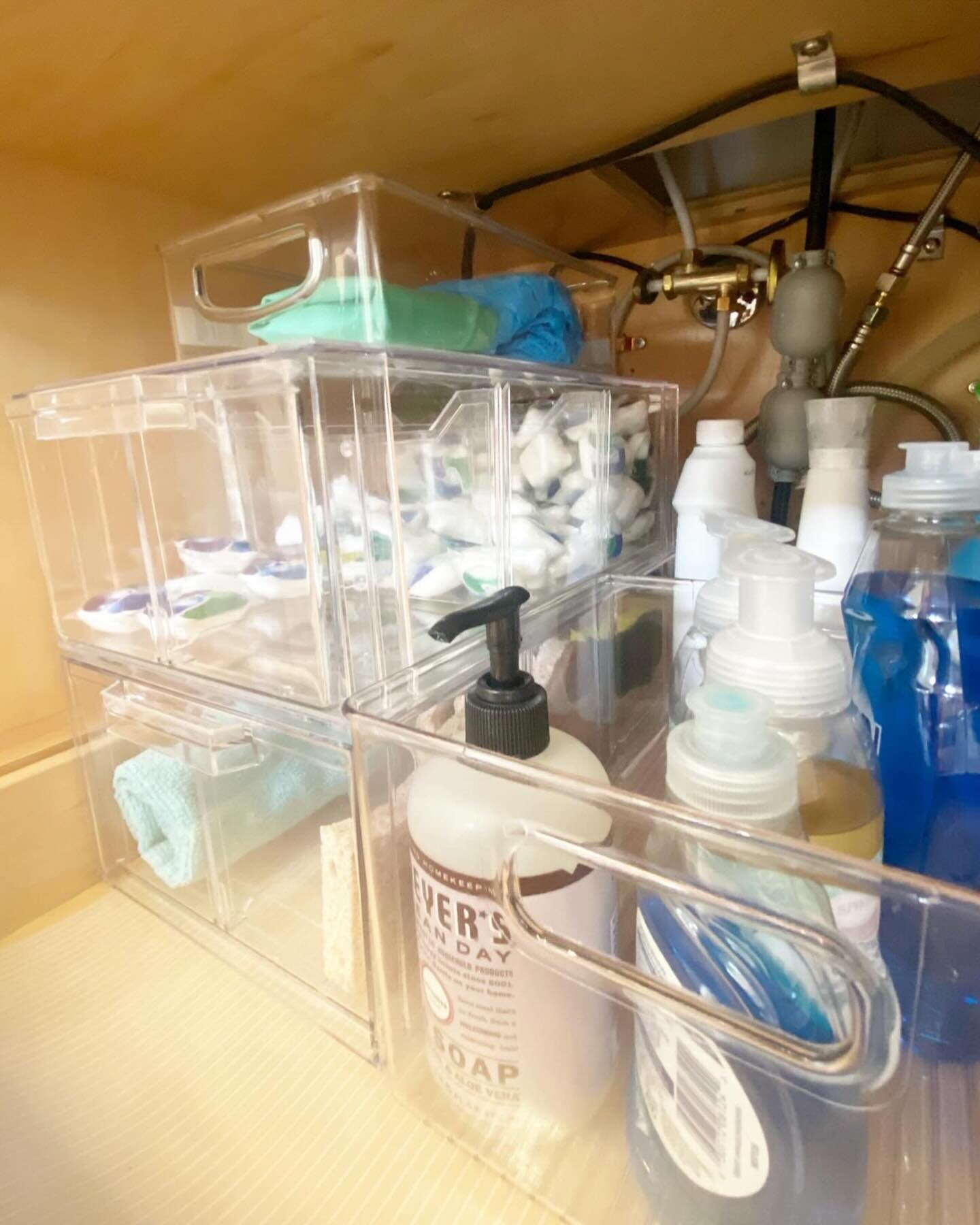 Declutter, categorize, and contain. Those trouble areas don&rsquo;t have to give you trouble anymore if you follow those easy steps!

&bull;
&bull;
&bull;

#design #organizer #storageideas #organize #professionalorganizer #getorganized #organizingtip