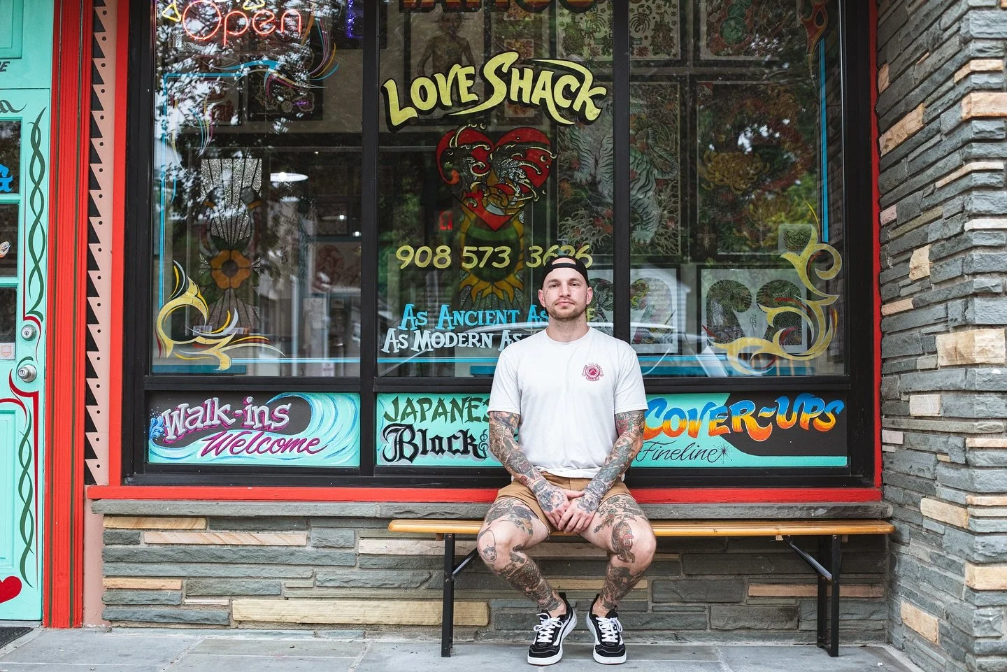 Having a blast @tattooloveshack. Today is my last day here, so come snag a fun one before I make my way to MA for the rest of the week. 

Thanks to @bill__harrington for hosting and the good hangs. Thanks to @nj_native_photo for snagging these rad sh