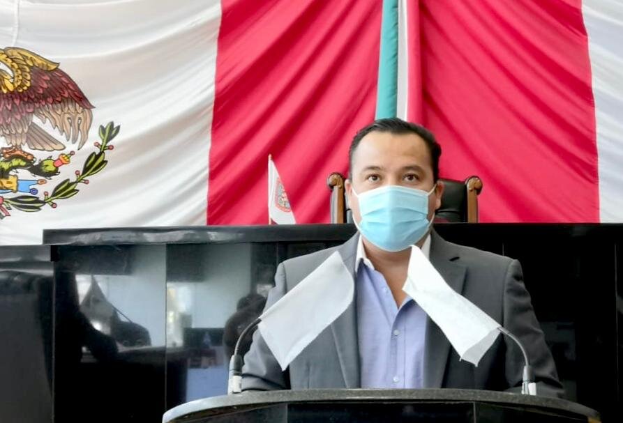 Valenciano Promueve 50% Más al Monto de Becas a Pasantes de Enfermería