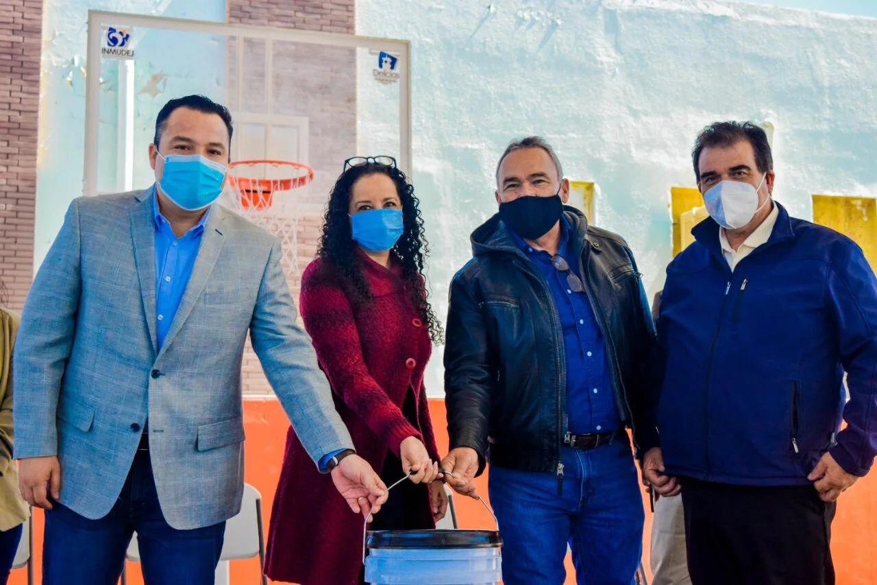 Valenciano Entrega Impermeabilizante y Pintura a 40 Escuelas Públicas