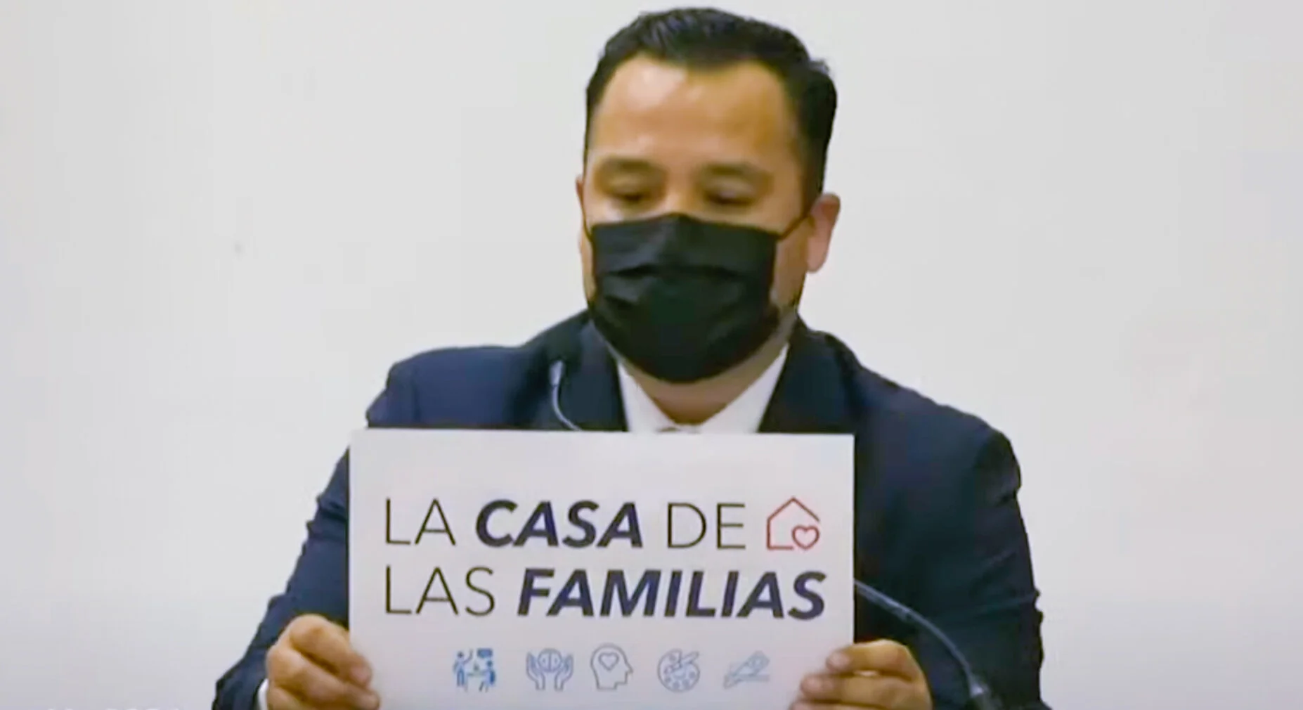 Valenciano Propone en el Debate Tutorías para Quienes Perdieron Ciclo Escolar