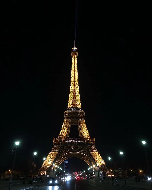 I tried to translate &ldquo;don&rsquo;t pick your nose on top of the Eiffel Tower&rdquo; but I&rsquo;m not good at French. Puis-je avoir un oof dans le chat?