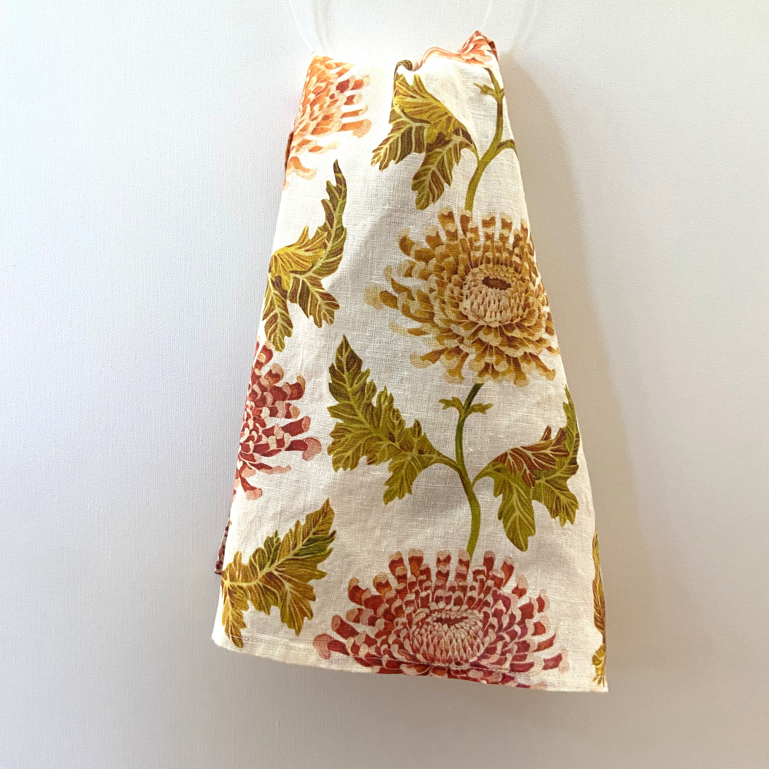 chrysanthemum hanging.jpeg
