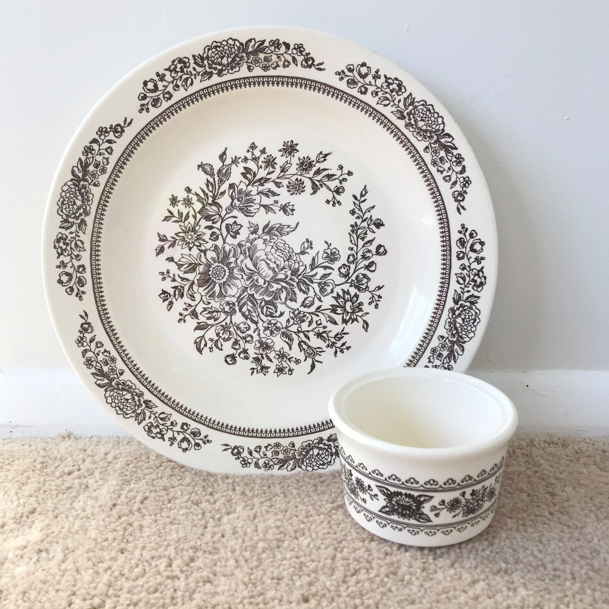 THIRFTING: 1970s bowl and plate the universe insisted I have