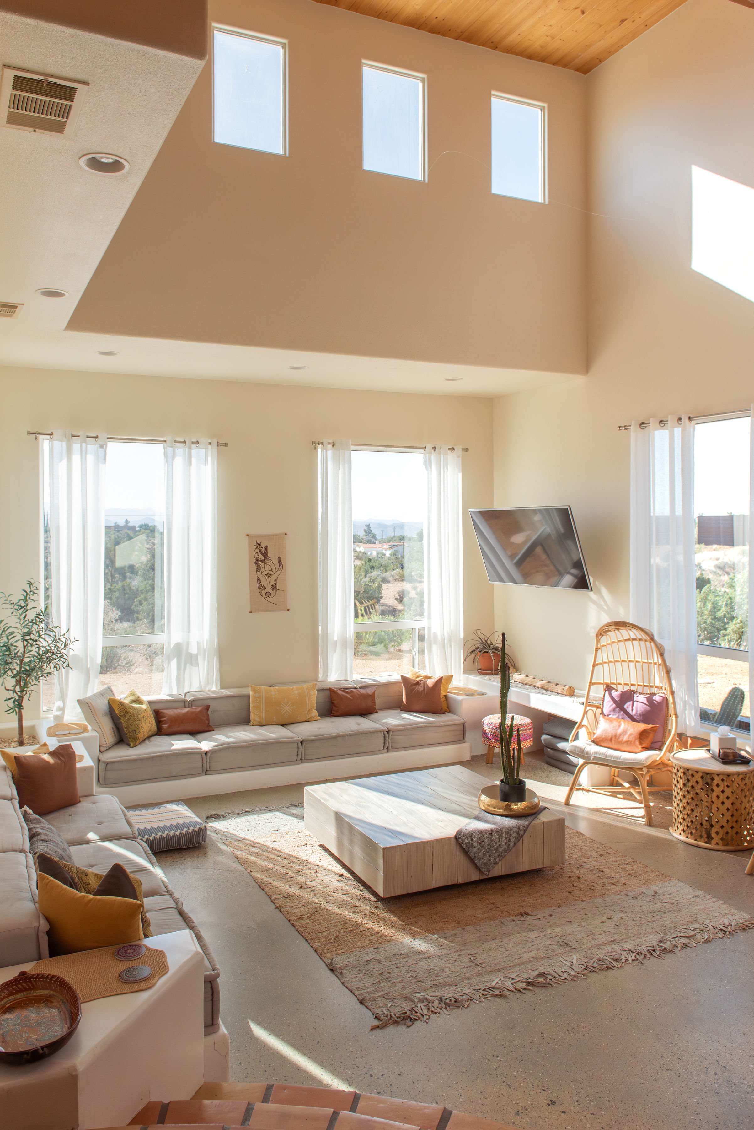 Living Room (3).jpg