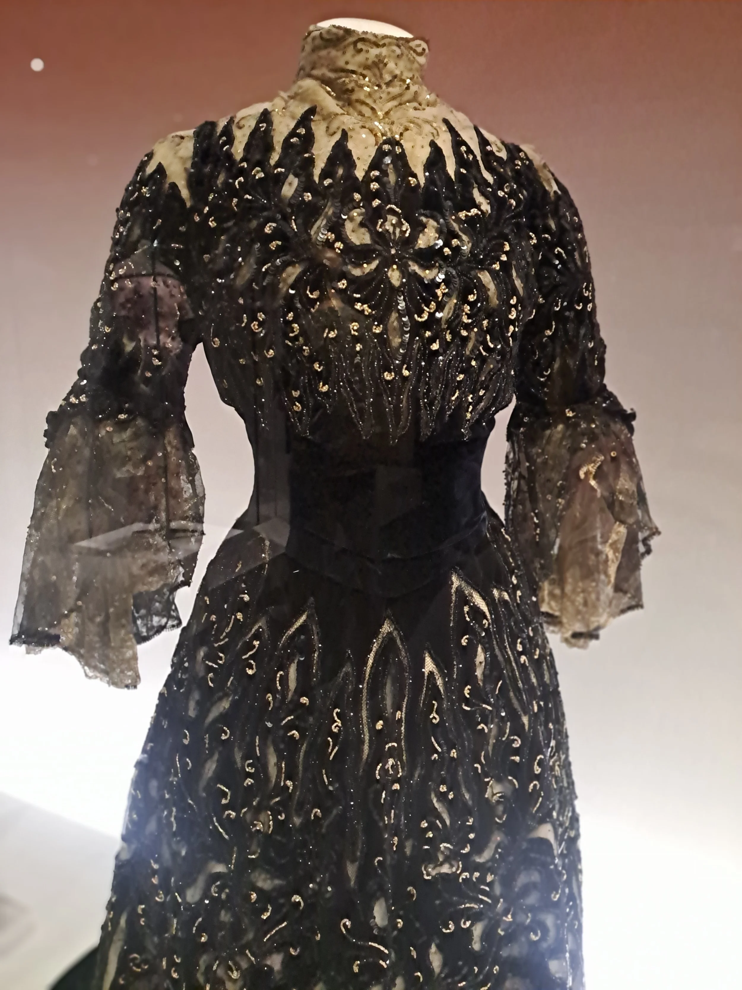 TISSER BRODER SUBLIMER - FLEURS ©REBECCA DEVANEY 5.jpg