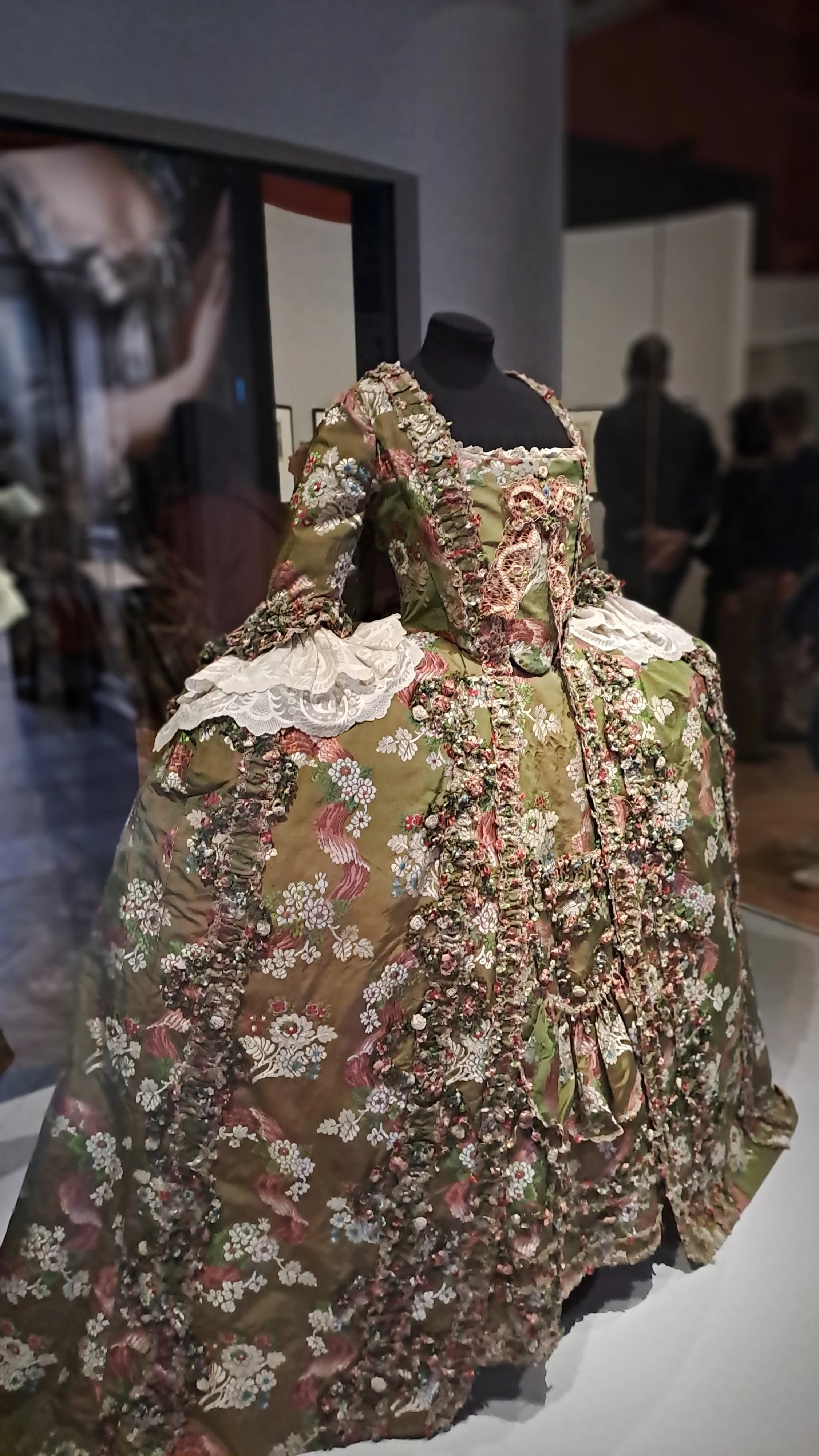 18th CENTURY FASHION 1.jpg