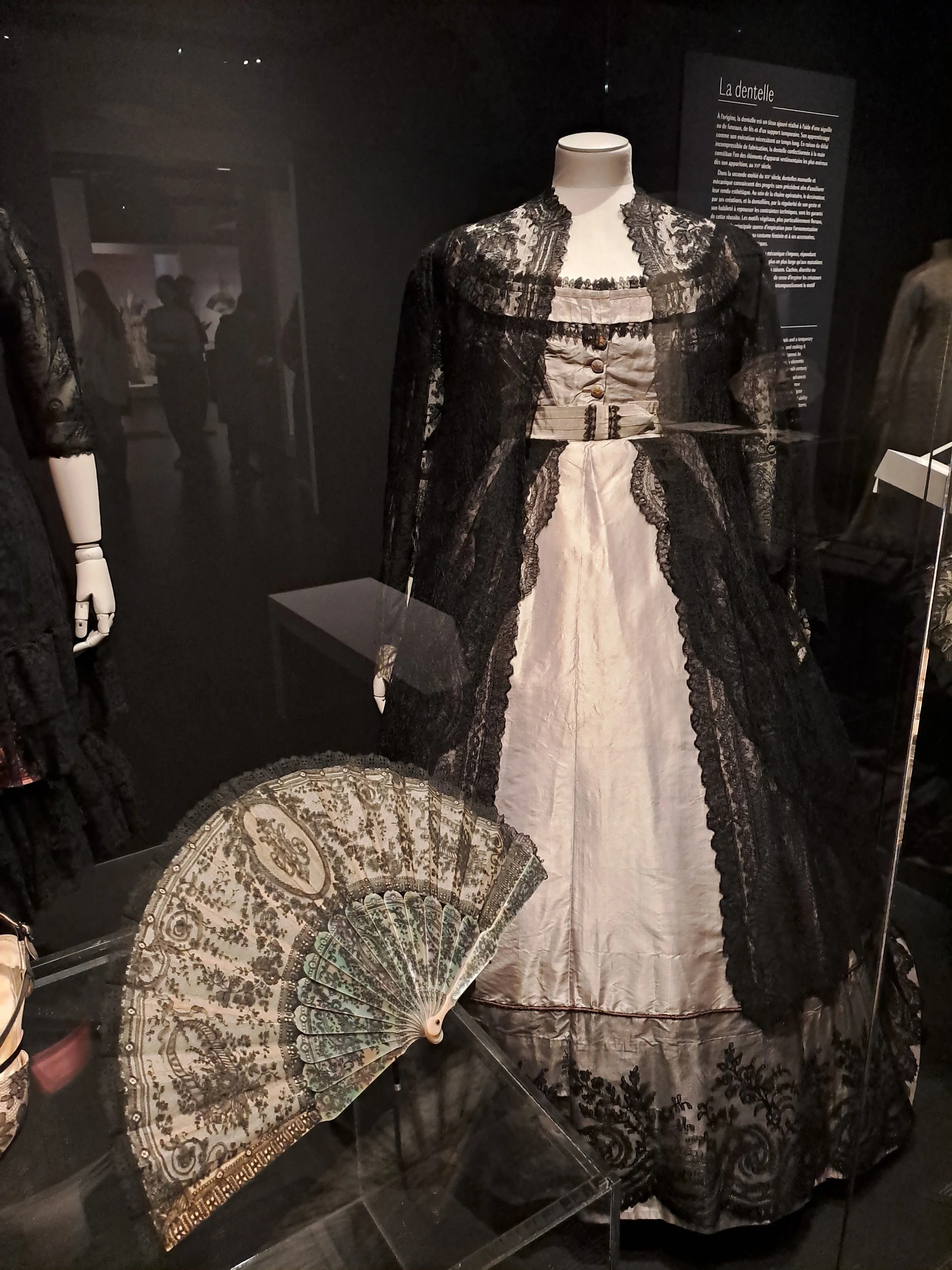 TISSER BRODER SUBLIMER - FLEURS ©REBECCA DEVANEY 52.jpg