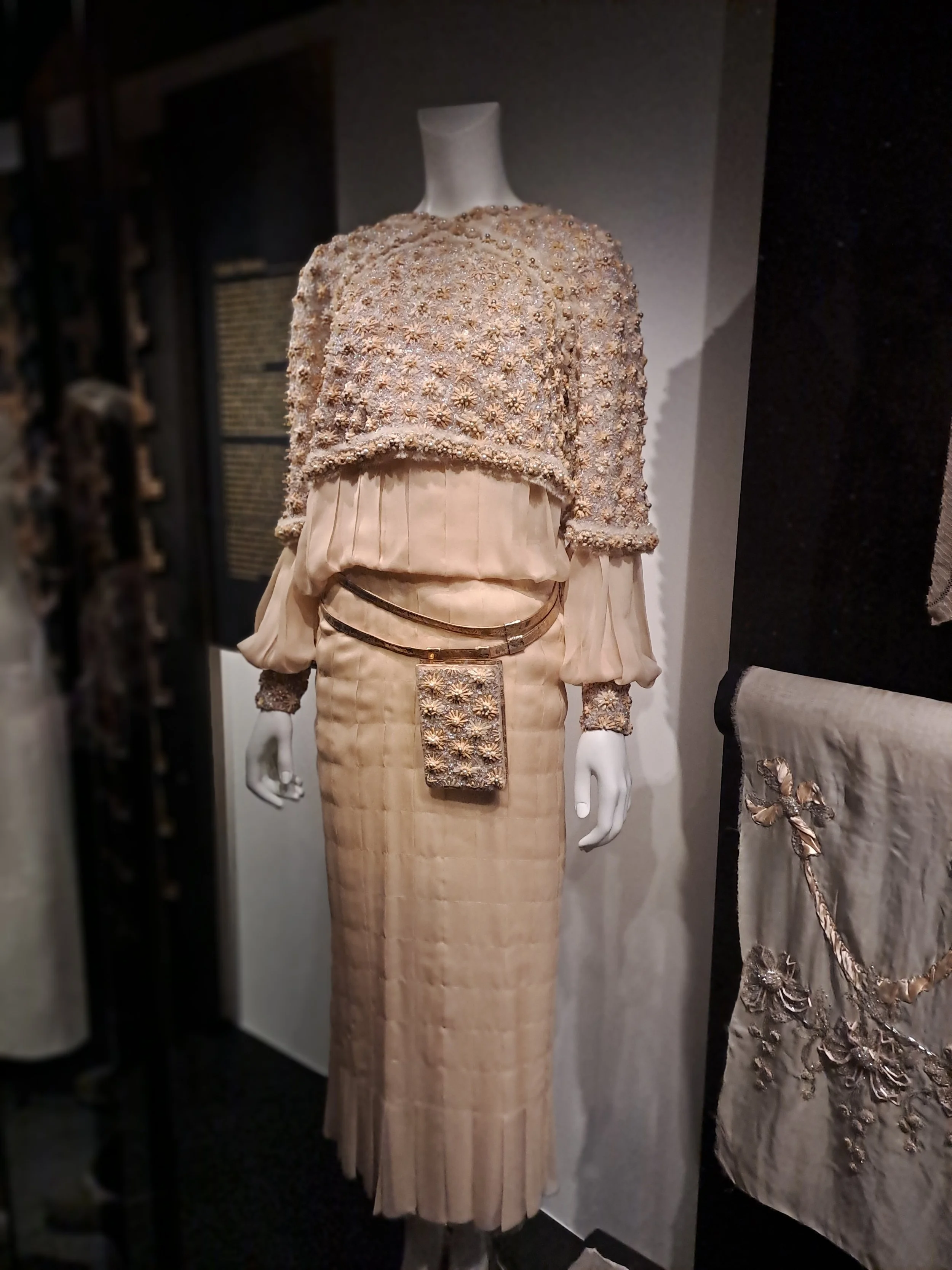 TISSER BRODER SUBLIMER - FLEURS ©REBECCA DEVANEY 94.jpg