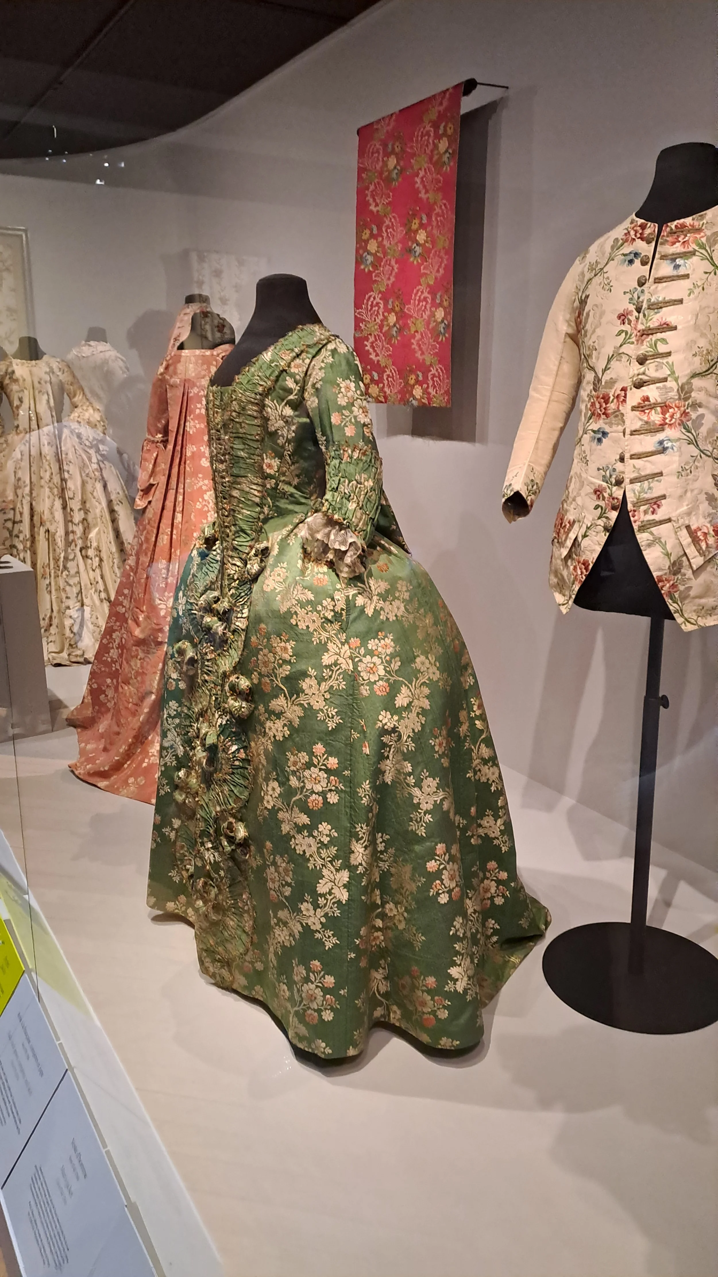 18th CENTURY FASHION 2.jpg