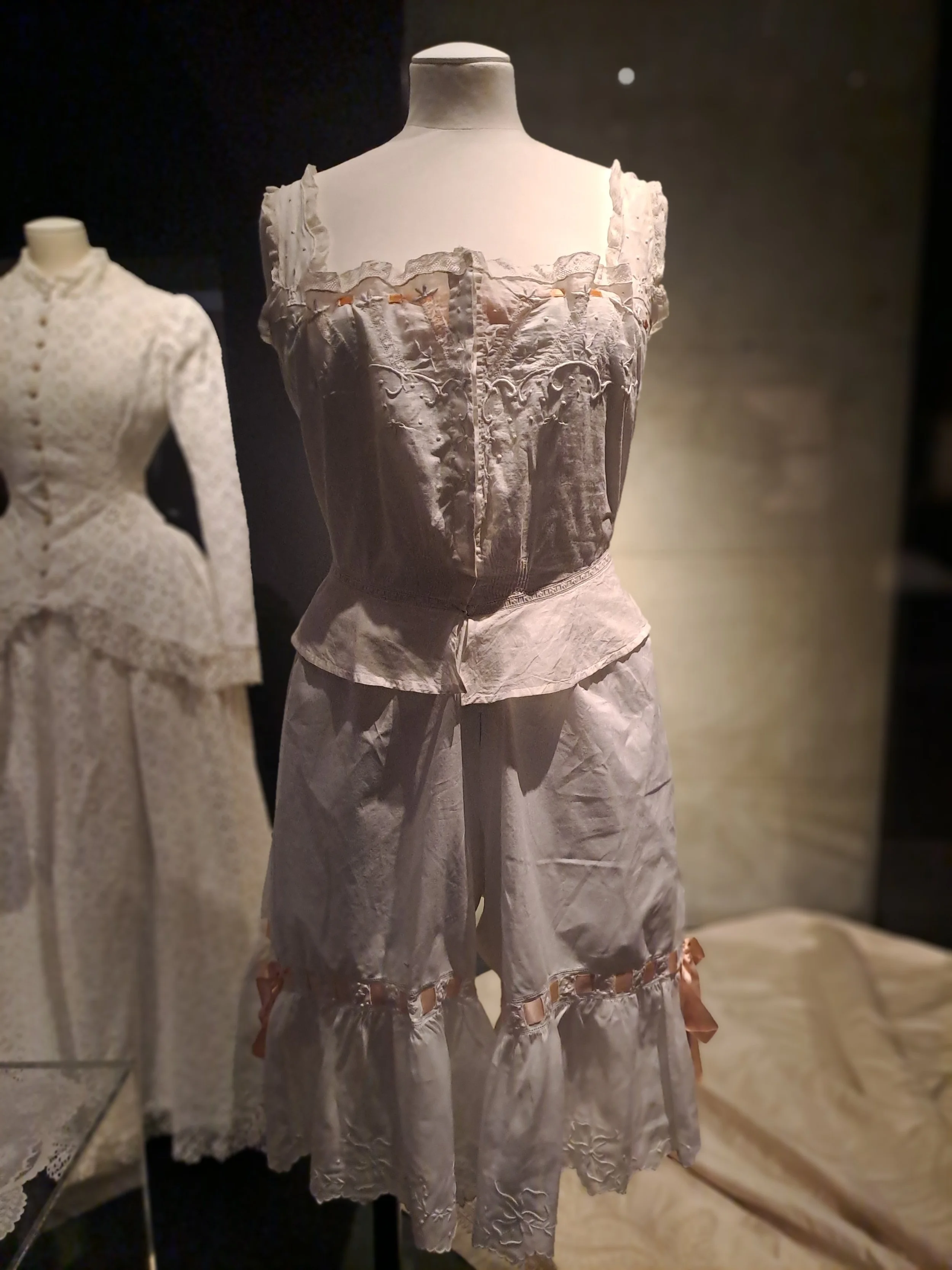 TISSER BRODER SUBLIMER - FLEURS ©REBECCA DEVANEY 32.jpg