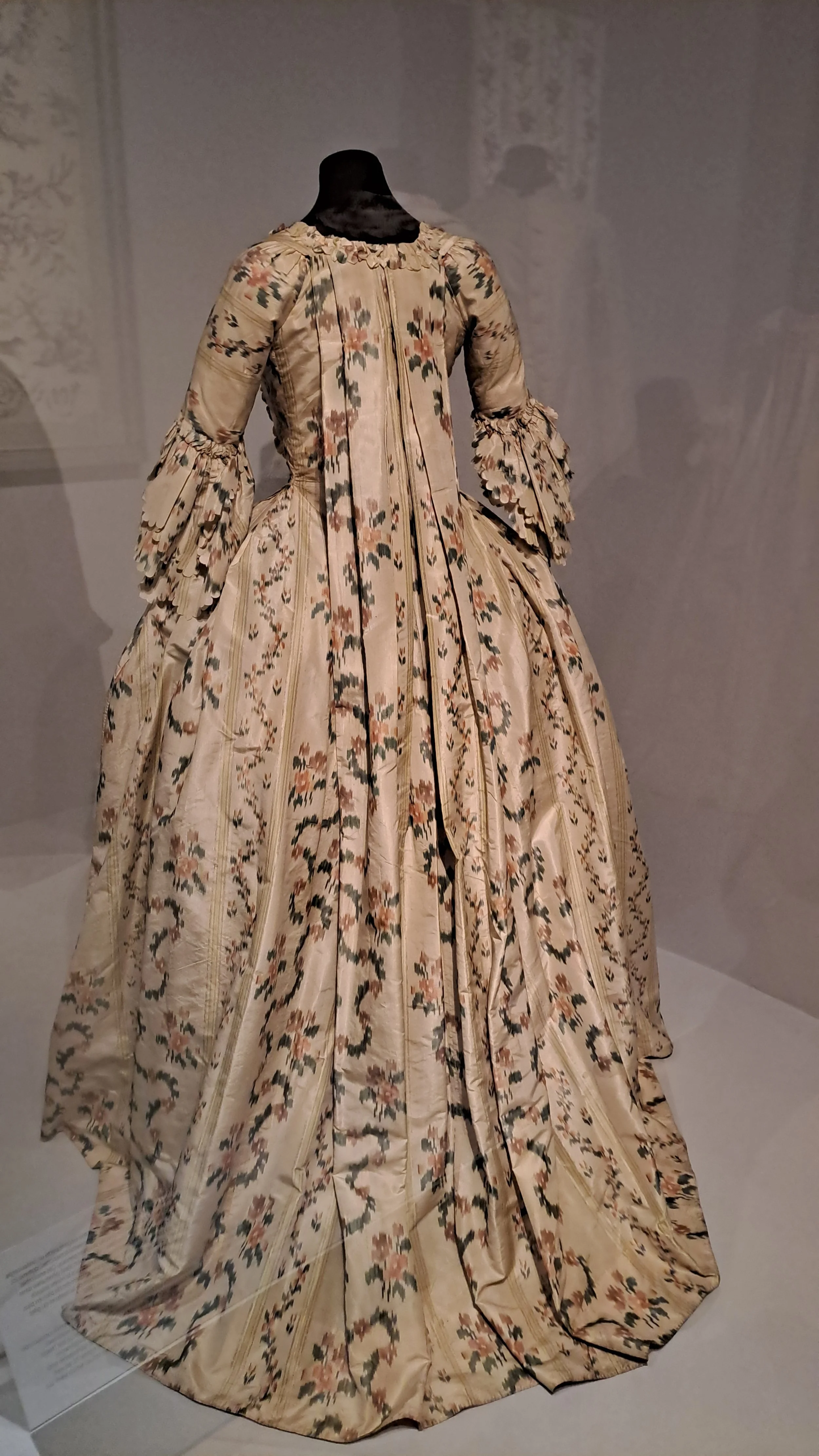 18th CENTURY FASHION 43.jpg