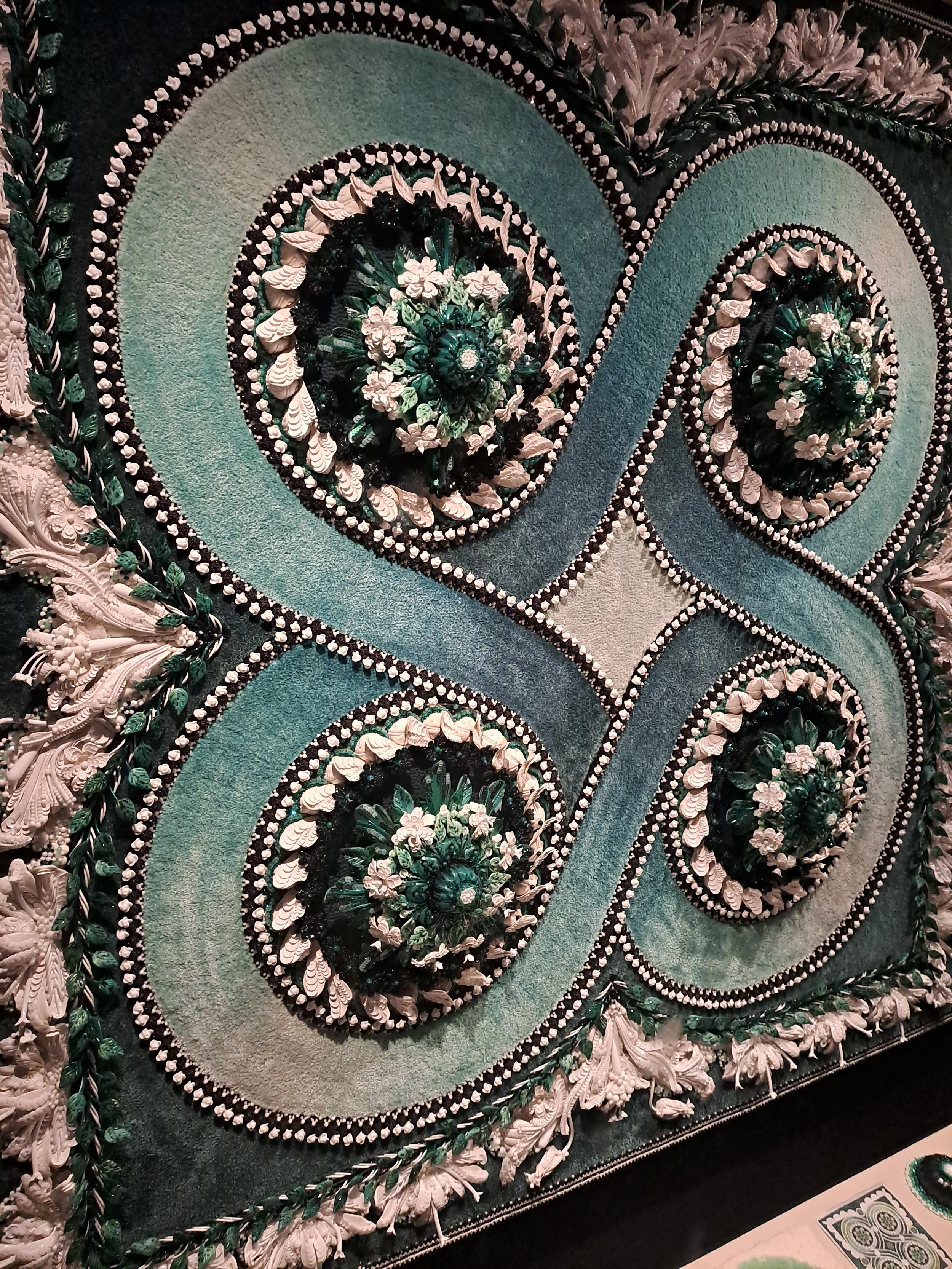 TISSER BRODER SUBLIMER - FLEURS ©REBECCA DEVANEY 98.jpg