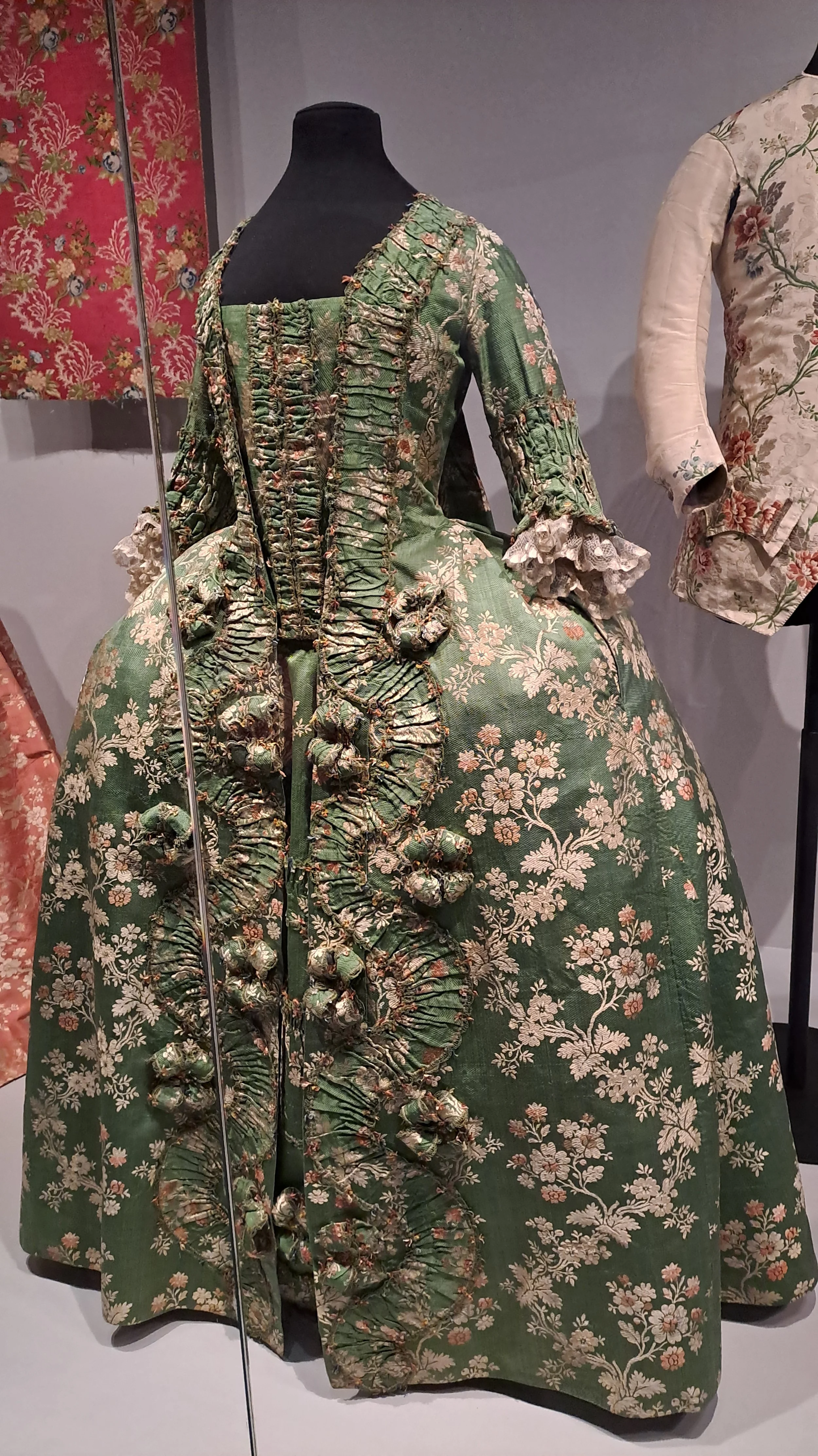 18th CENTURY FASHION 40.jpg