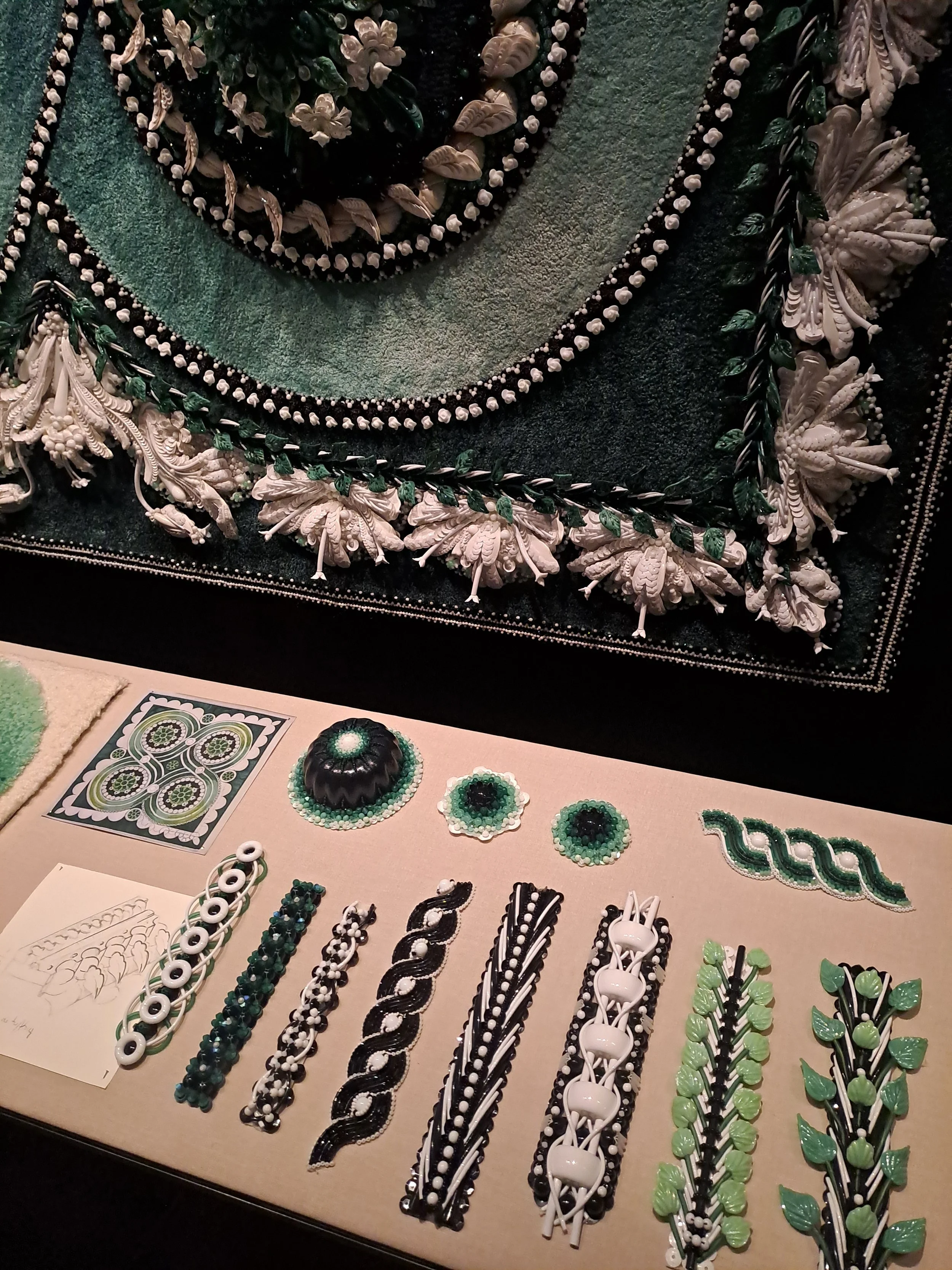 TISSER BRODER SUBLIMER - FLEURS ©REBECCA DEVANEY 100.jpg