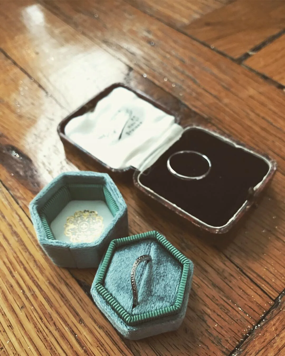   FULL PLANNING AND COORDINATION   Let’s start at the very beginning. First, a consultation so that I can learn about who you are, your style preferences, the vision for your event, and so that we can line up all the details up front (you know, budge