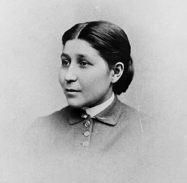 susan_young_portrait_1.jpg