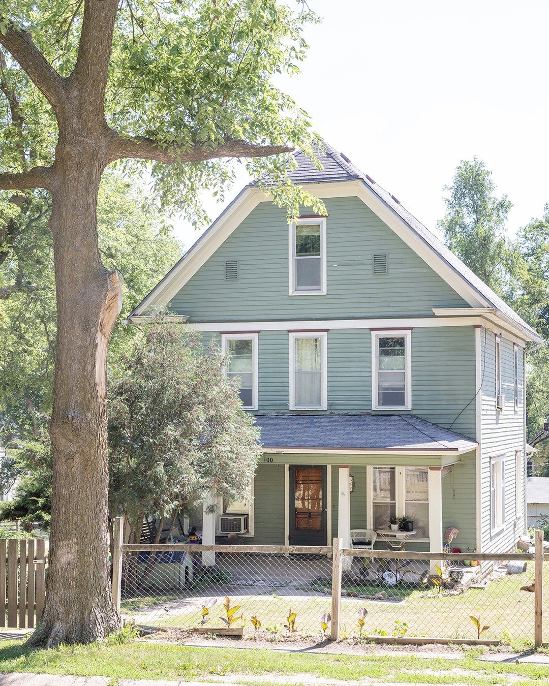 Did you know that June is National Homeownership Month?

National Homeownership Month started in 1995, 89 years after Dr. Susan purchased her lot and built her home on the corner of Taft &amp; Main in Walthill, Nebraska.

🏠 The only woman waiting in