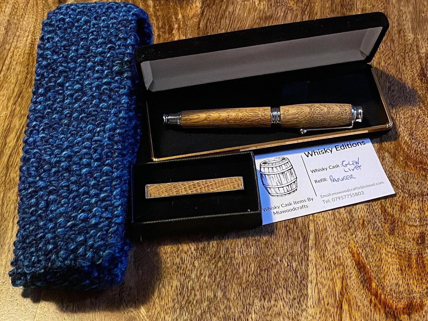 I got a lovely care package in the mail yesterday. A pen and matching tie clip made from a @theglenlivet Scotch barrel made by the talented @miawoodcrafts @whiskyeditions as well as a beautiful knit tie from his lovely wife @ribandpurl This gift came