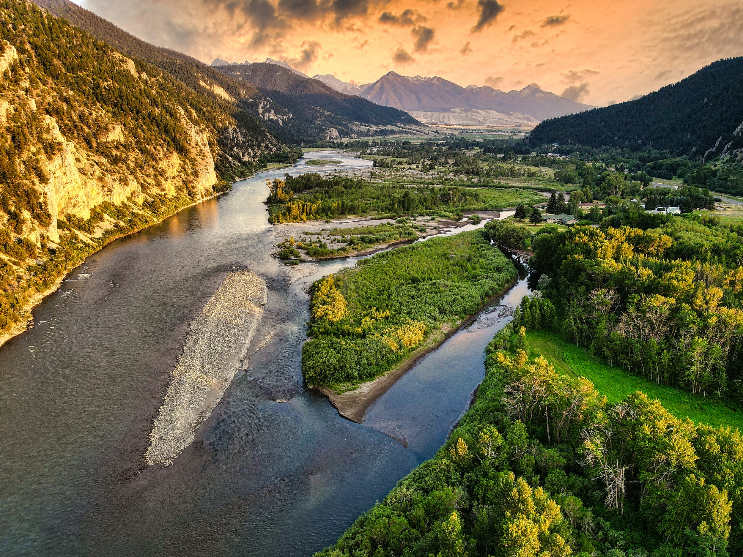 Paradise Valley, Montana: Where Nature's Beauty Unfolds