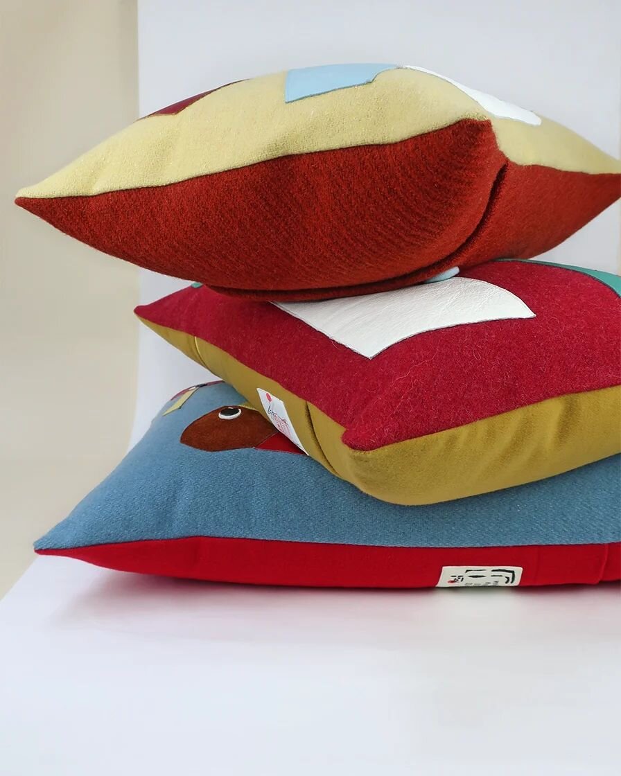Colours and cushions and cushions and colours have for many years now  been a big part of LSjatDS Studio. 
All of them are handmade in the studio.

#slowfashion #colors #redesign #reuse #birds #fashioncushion #kunsth&aring;ndv&aelig;rk #kunst #cushio