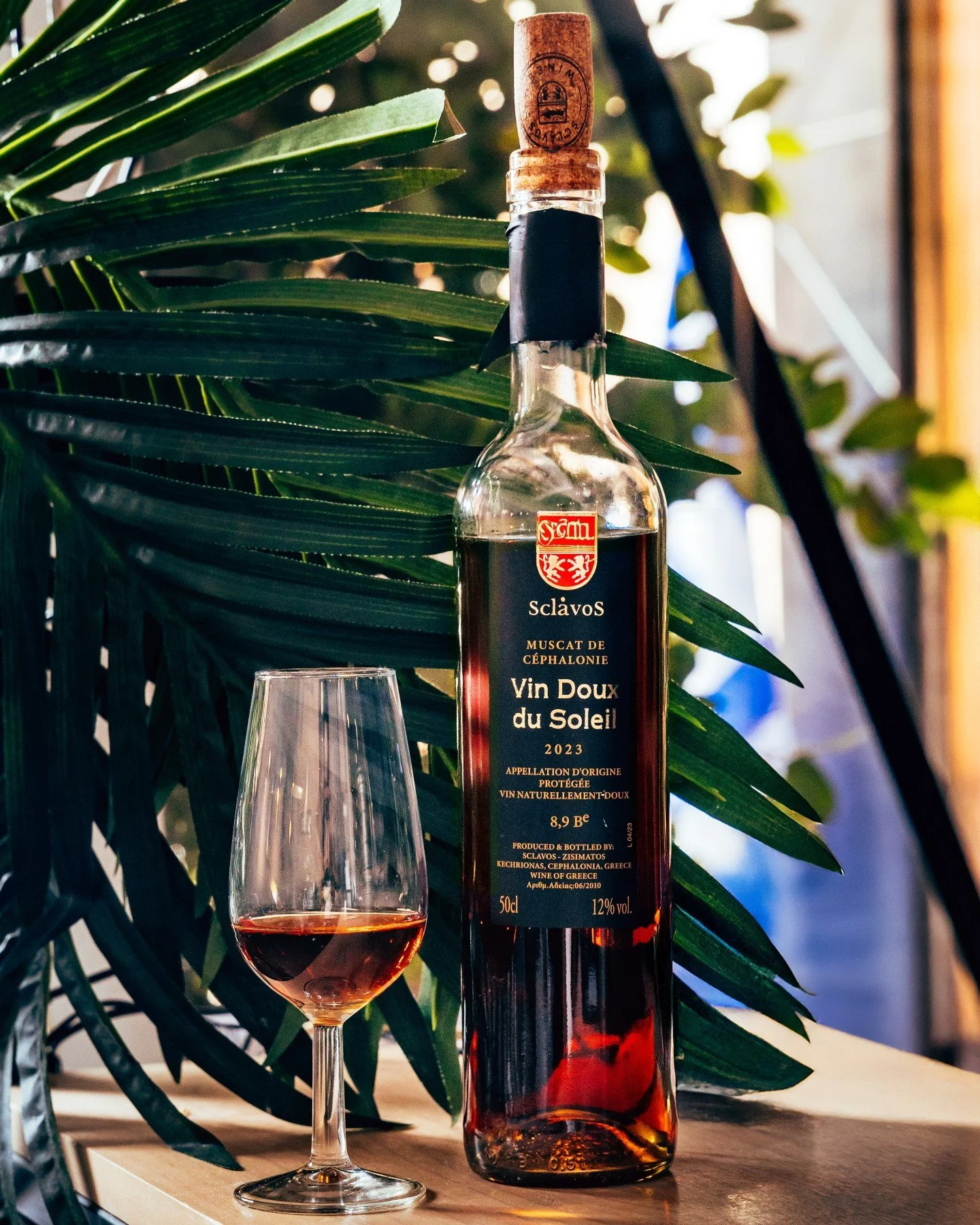 Vin Doux du Soleil, la mistela de Grecia. 🍷

Pocas cosas definen mejor a un pa&iacute;s que su manera de cerrar la comida. En Grecia, el final dulce es casi un ritual, una forma de prolongar la conversaci&oacute;n y celebrar lo vivido.

El Vin Doux 