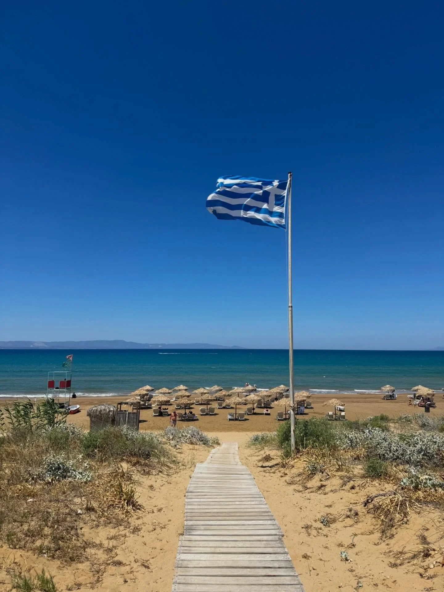 🇬🇷 25 de Marzo &middot; D&iacute;a Nacional de Grecia 🕊️
Hoy recordamos la valent&iacute;a de un pueblo que se levant&oacute; por su libertad. Un d&iacute;a que la historia no olvida, y que nosotros tampoco olvidamos.
Pero celebrar la libertad tam