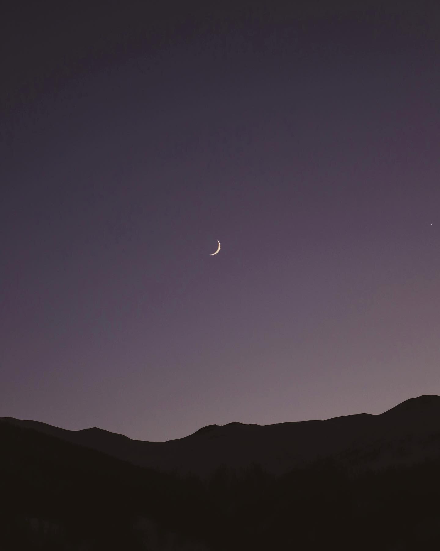 Moonlight in the Mountains 
&bull;
&bull;
&bull;
#sunsetphotography #purplesky #moonlight #mountainphotography #nighttimeinthemountains #mountainspirit #myswitzerland #ig_swiss #wanderlust #visitswitzerland #lenzerheide