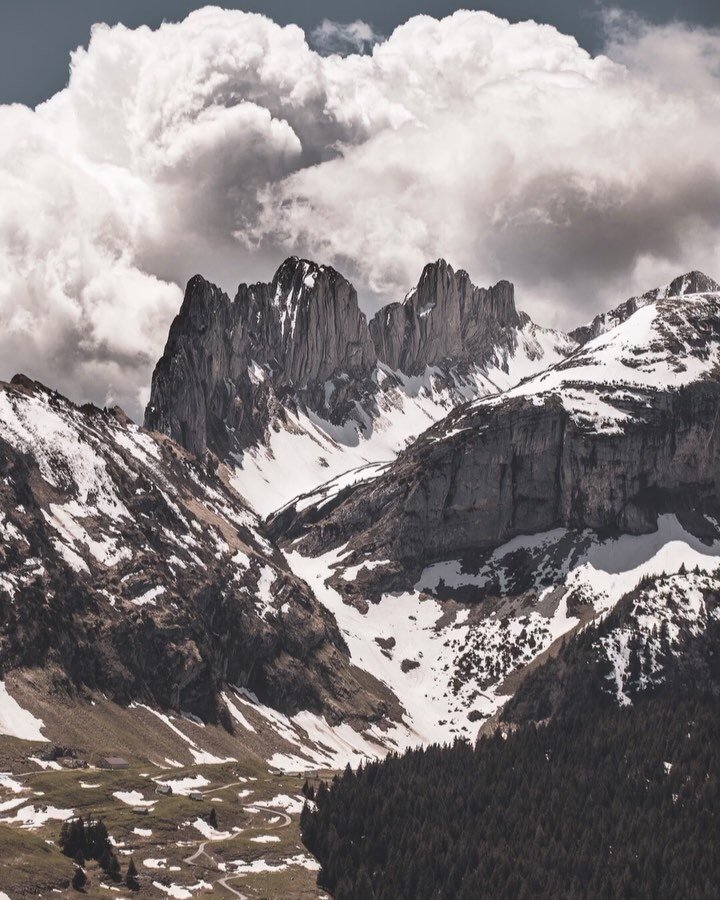 the saxer l&uuml;cke 
&bull;
&bull;
&bull;
&bull;
#saxerl&uuml;cke #appenzell #appenzellerland #berge #bergwelten #mountains #falensee #visitswitzerland #canonswitzerland #naturfotographie #landscapelovers #lonelyplanet