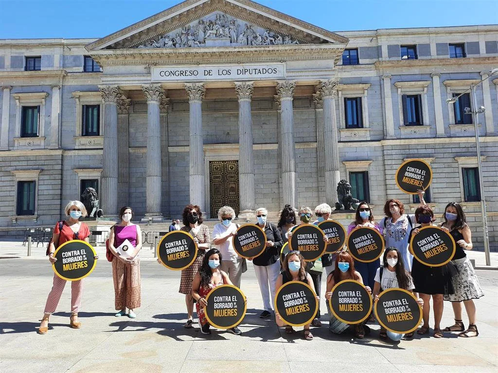 Photo Credits:  EUROPA PRESS - Archivo   Activists from the platform « Allianza Contra el Borrado de las Mujeres » in front of the « Congreso de los Diputados » (the Spanish House of Commons)