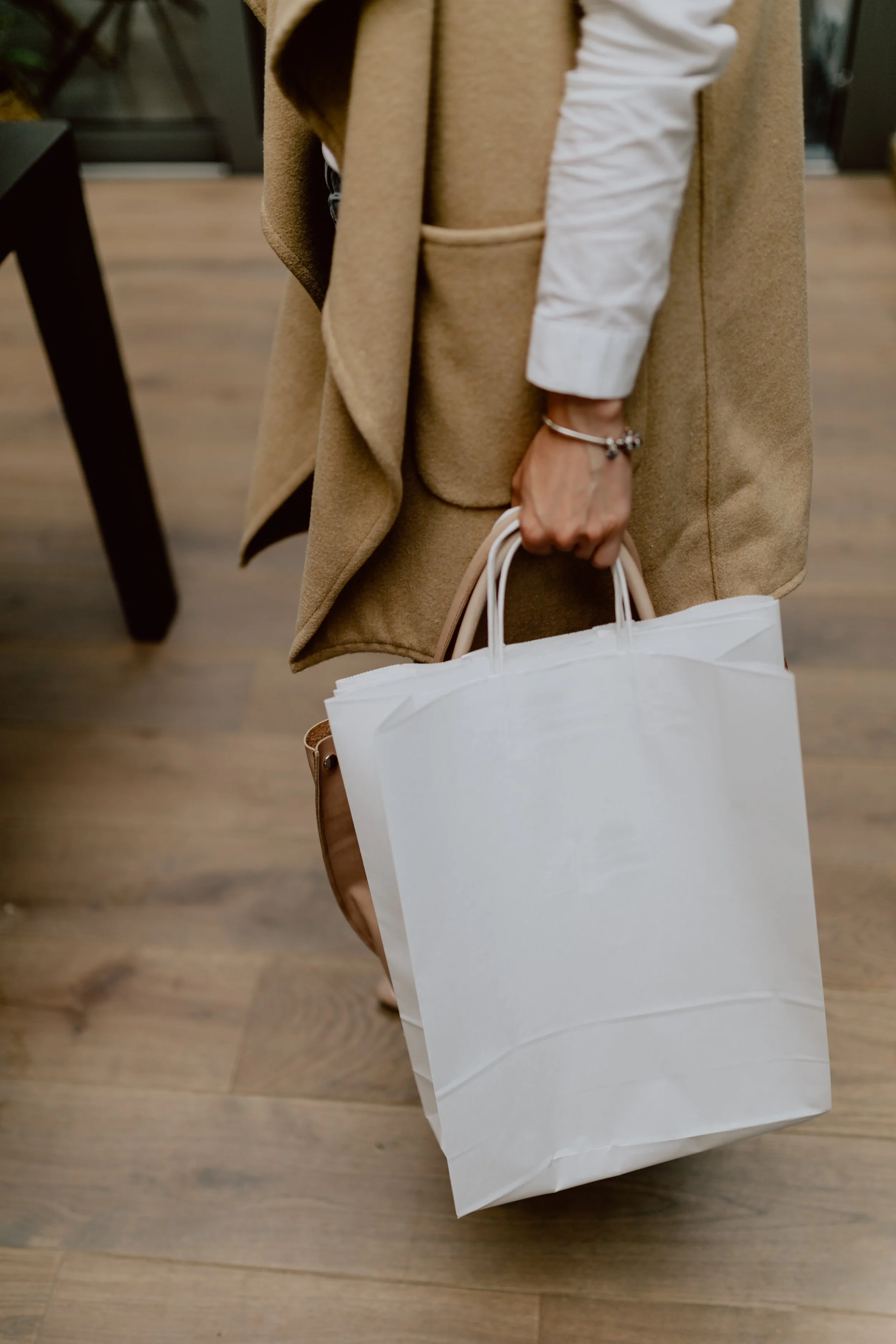 kaboompics_Woman with blank paper bag.jpg