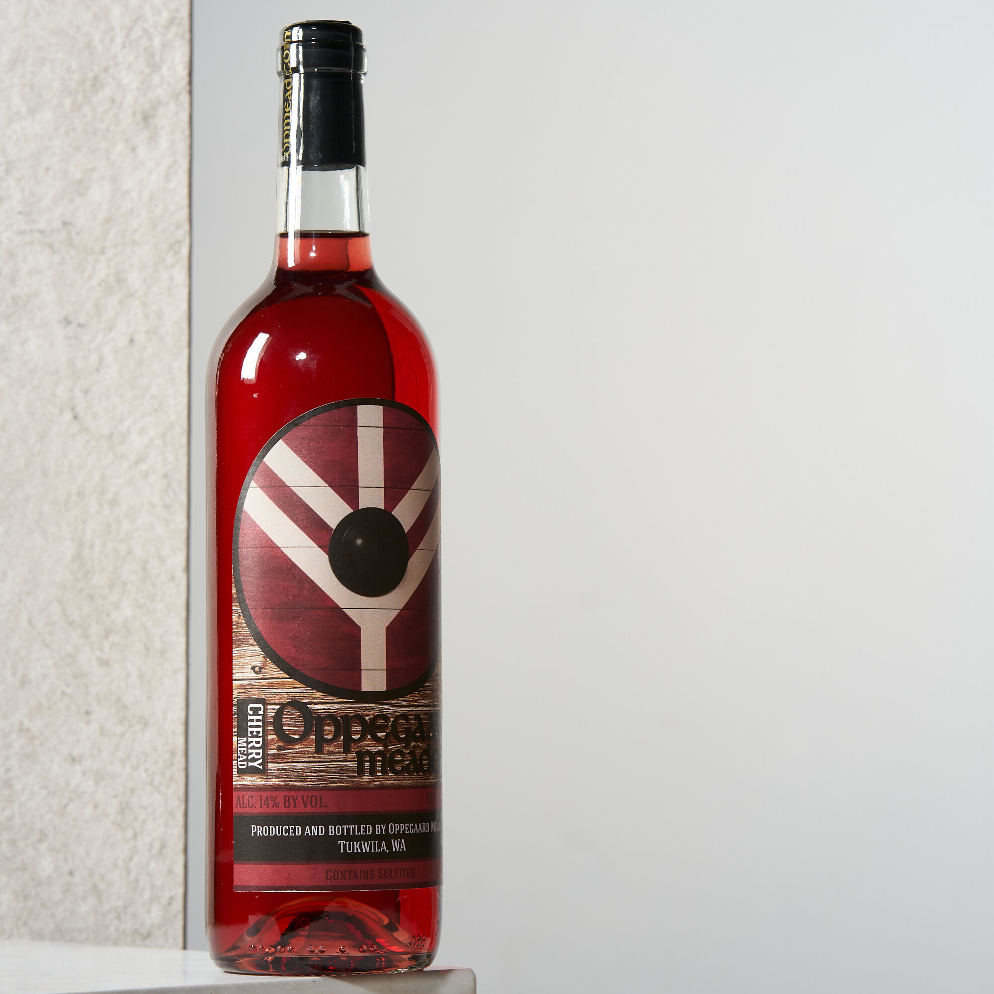CherryWhat is expected to be singular in aroma opens up with an earthiness very similar to a grape wine. Notes of dustiness and damp cherry skins carry this mead before it finishes with a touch of wild flower. The palate reminds the drink of sweet r…